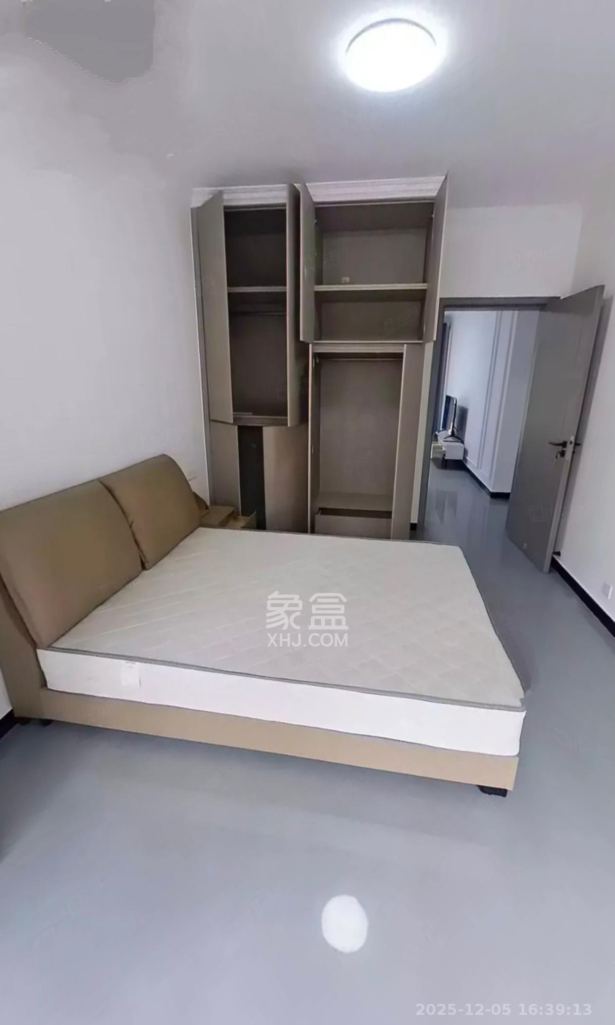 八方小区B区  3室2厅2卫    5000.0元/月