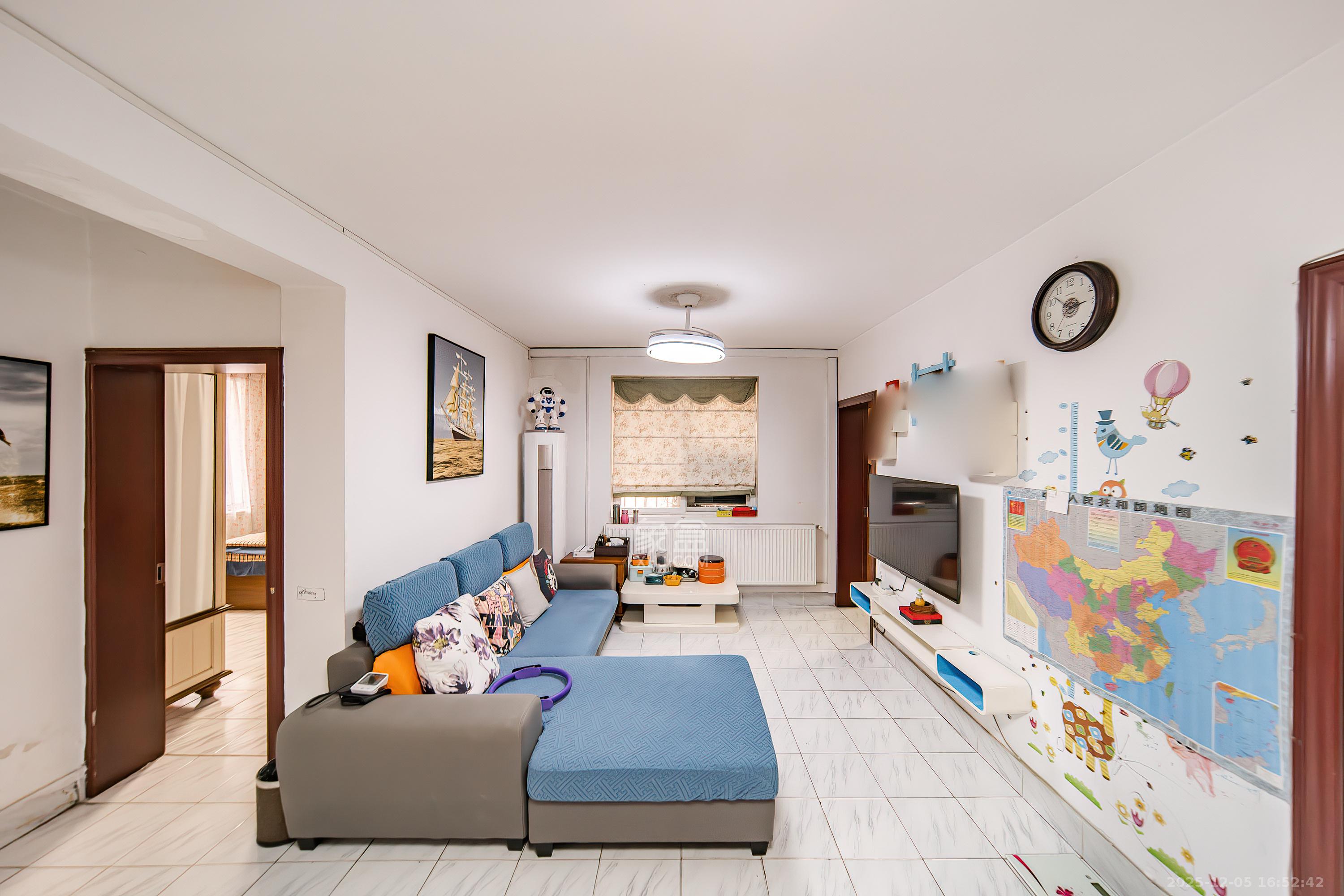 省民族委员会宿舍  4室2厅1卫    80.0万客厅