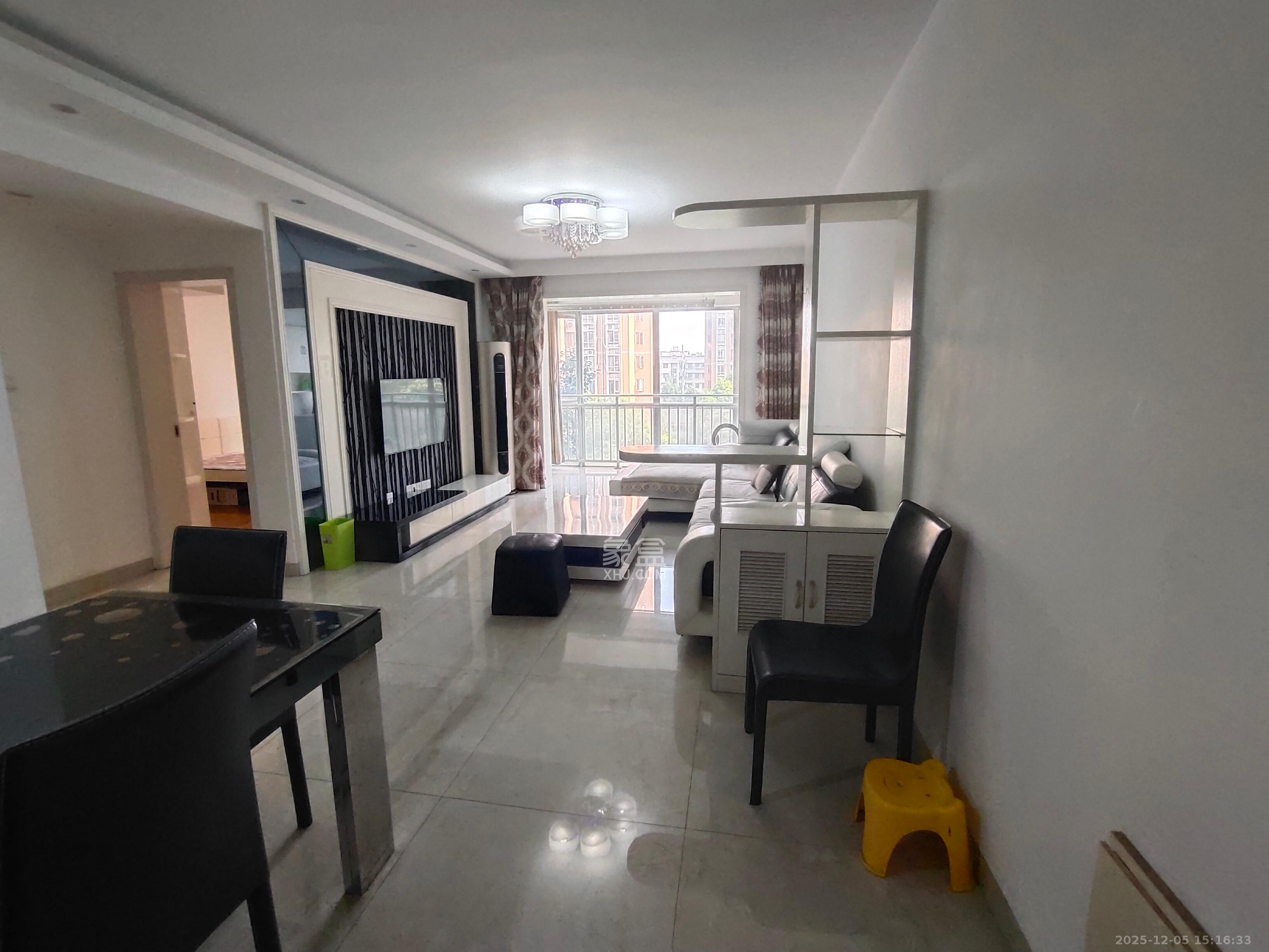 恒广国际景园一二区  2室2厅1卫    2000.0元/月