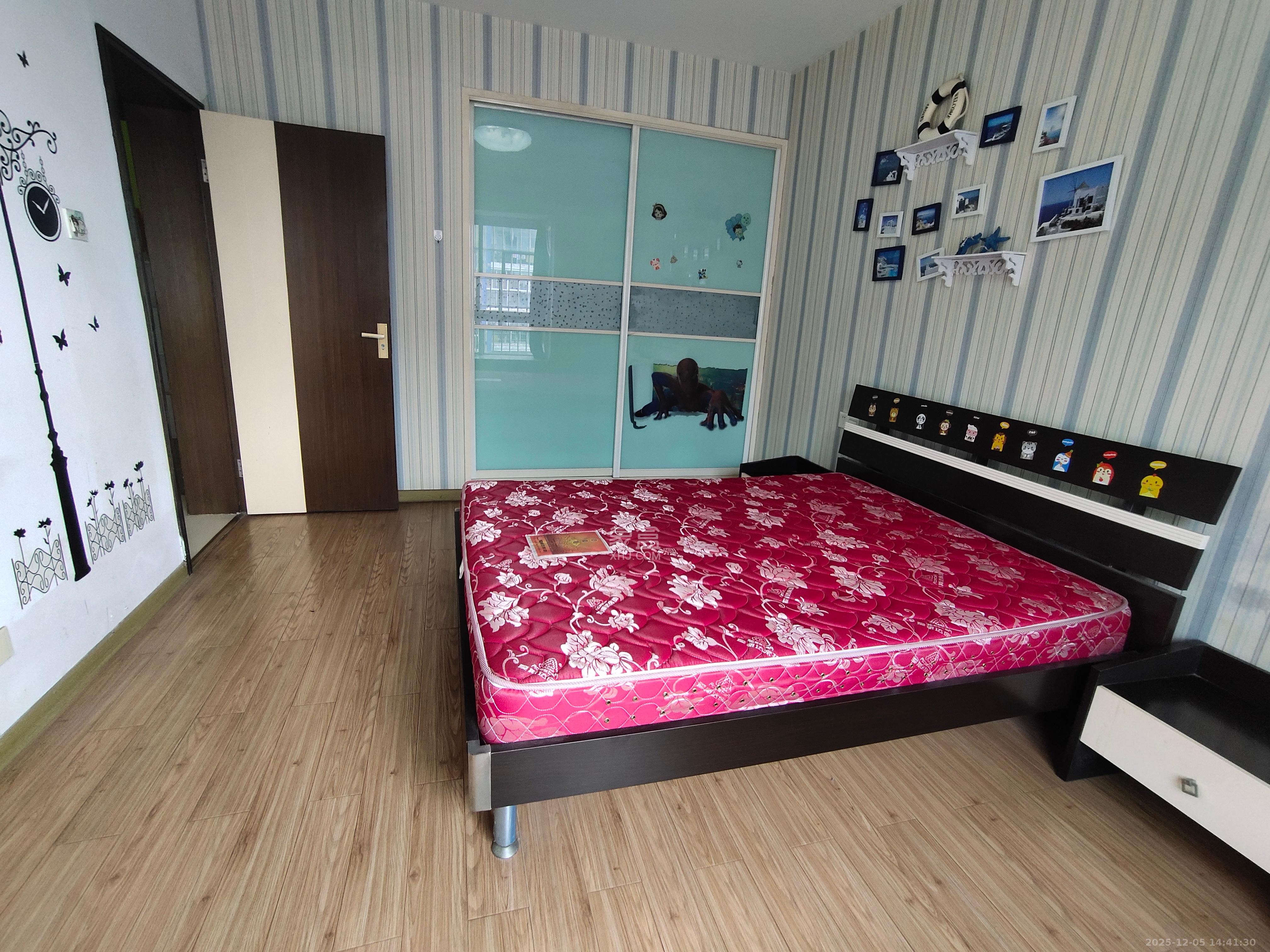 麓谷E家人  3室2厅2卫    2300.0元/月室内图