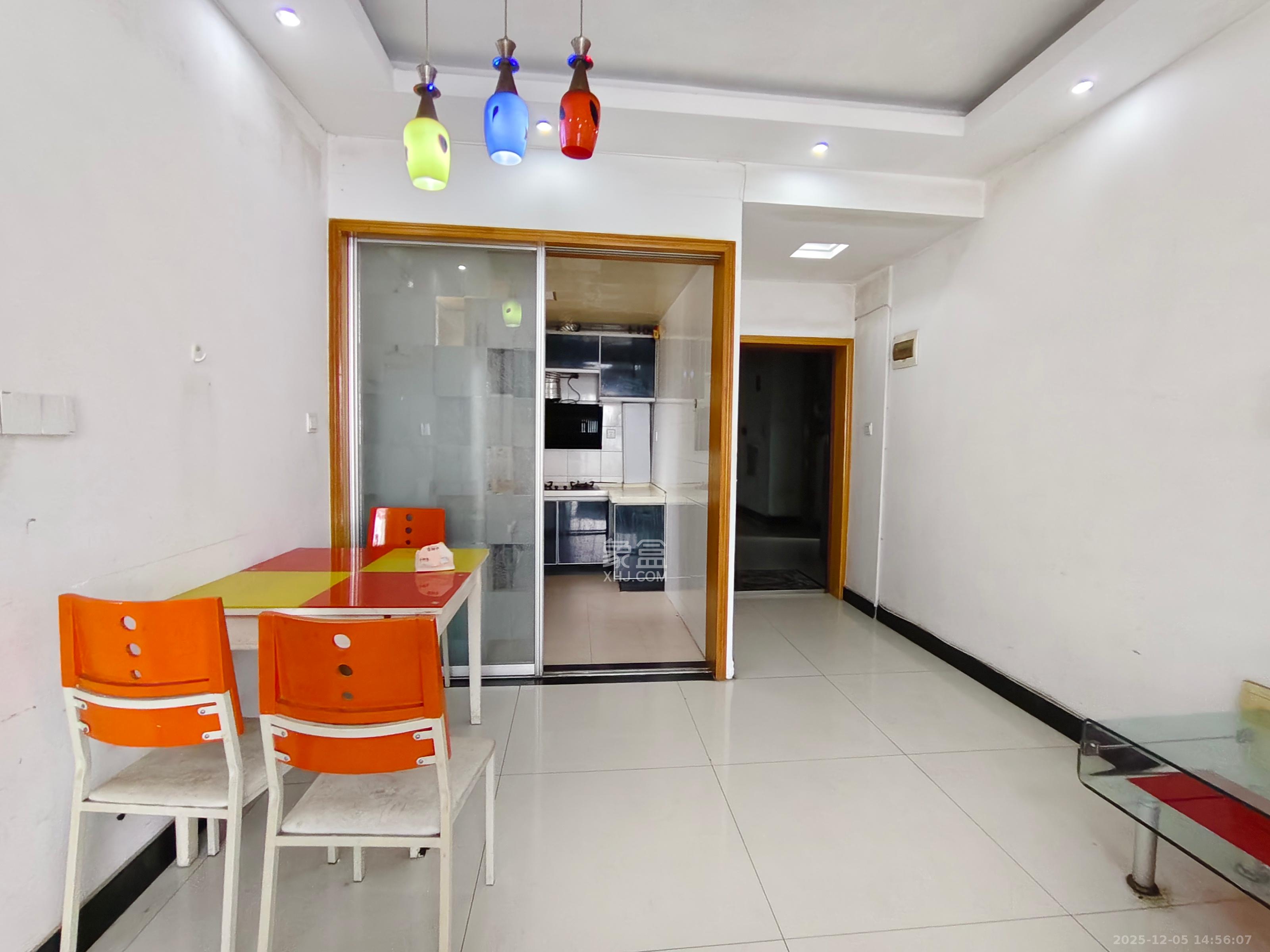 银港水晶城 2室2厅1卫 2200.0元/月 银港水晶城 2室2厅1卫 2200.0元/月室内图