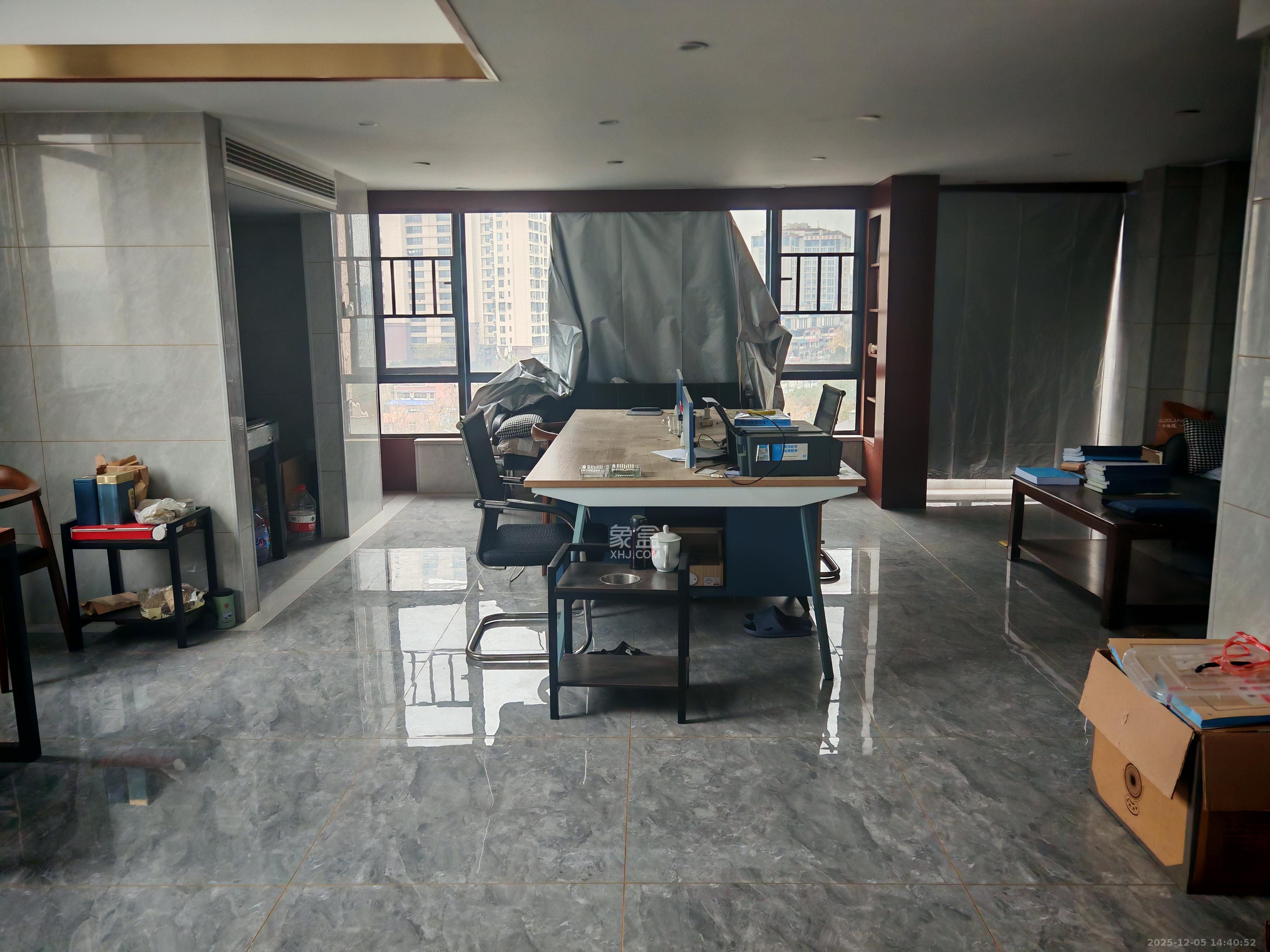 天麓轻奢国际  2室1厅1卫    2500.0元/月