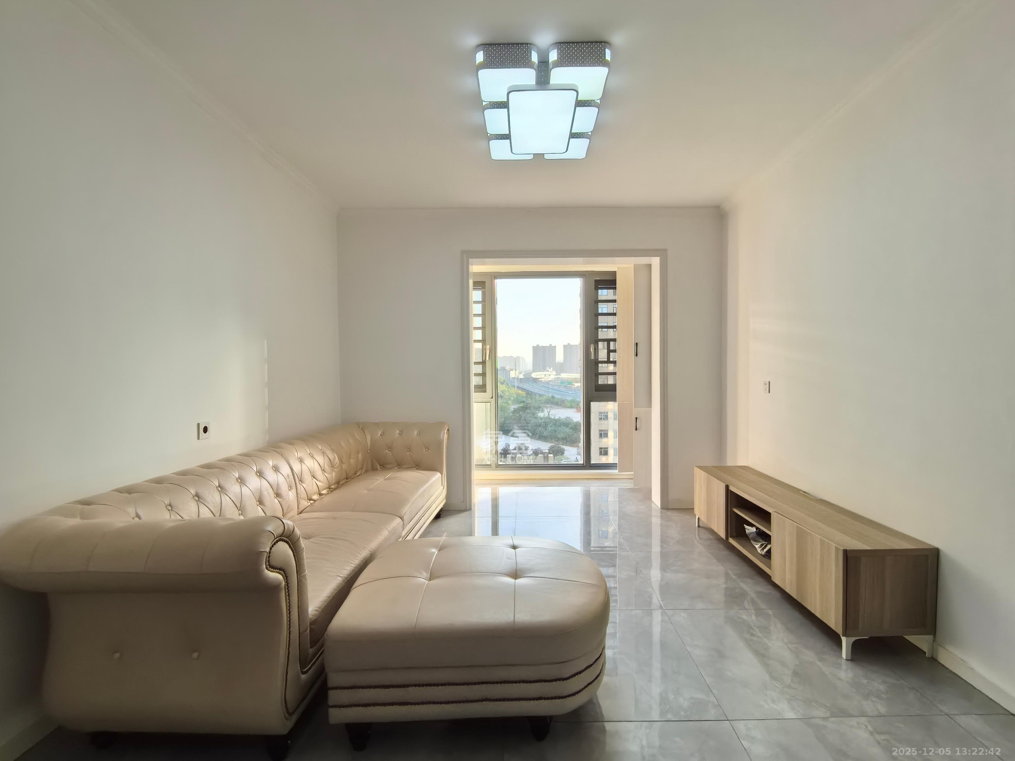 和悦城(蟠龙景苑)  3室2厅1卫    1900.0元/月