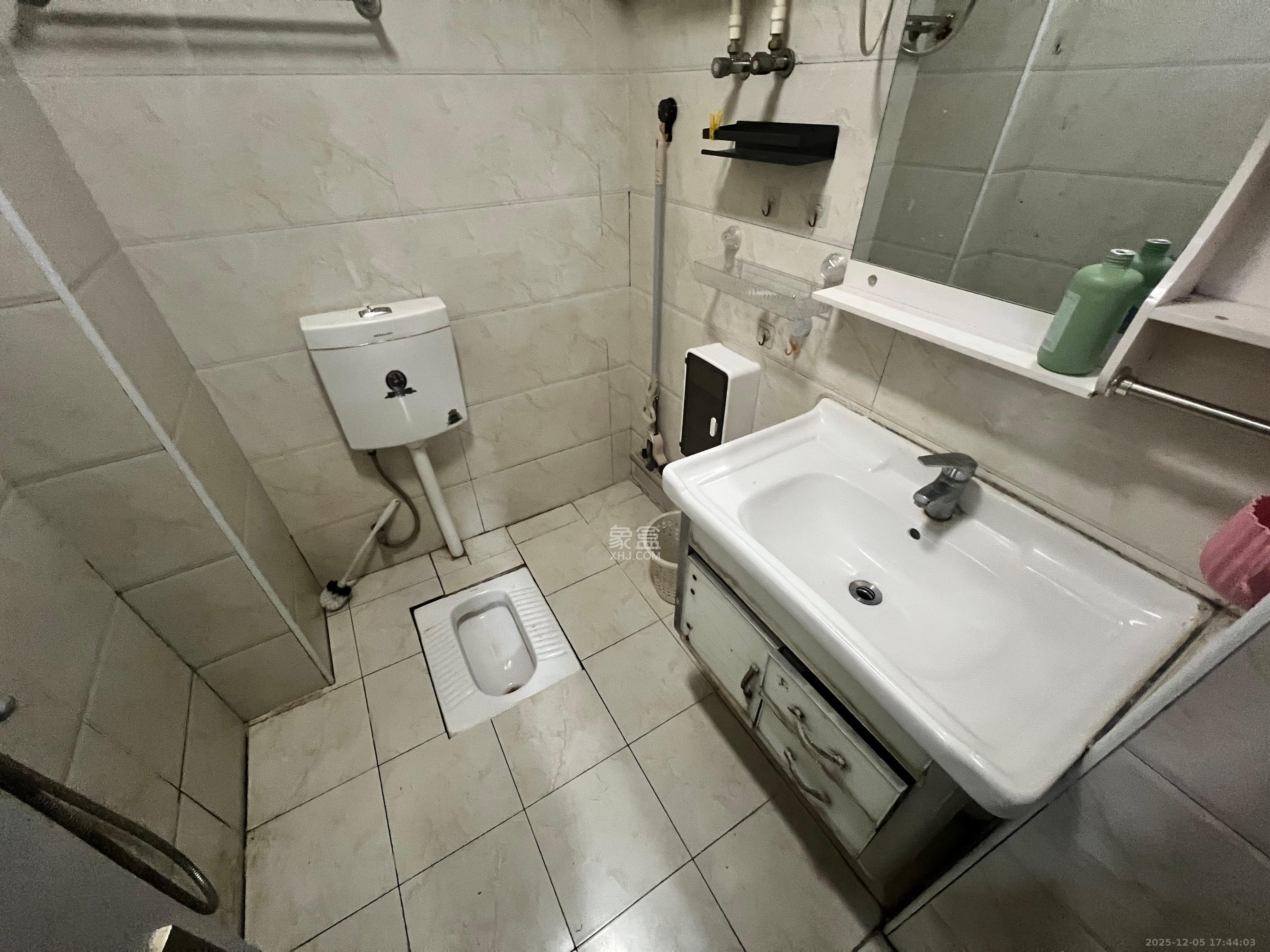 地华梅溪湖畔  1室1厅1卫    1500.0元/月室内图