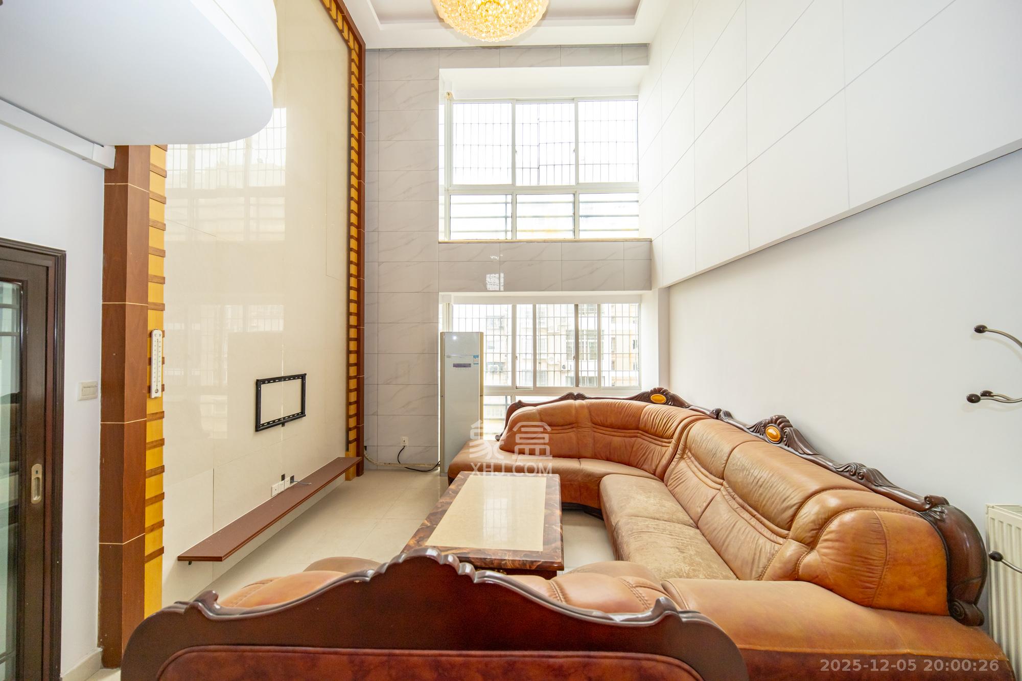 楚天家园  4室2厅2卫    2500.0元/月