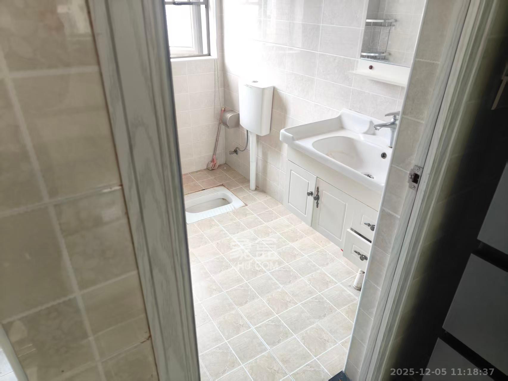 八方小区C区  3室2厅2卫    3500.0元/月室内图