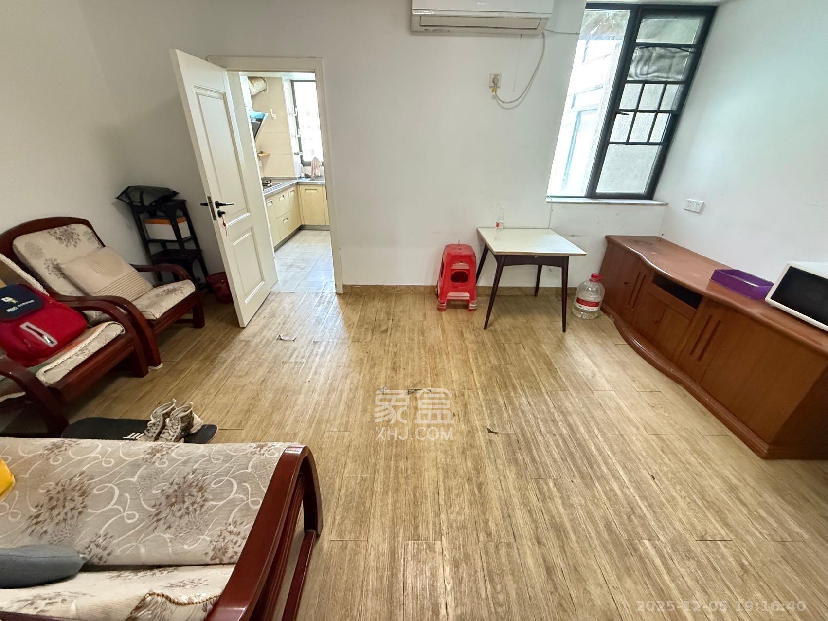 周南中学宿舍/大众宿舍 2室1厅1卫 2300.0元/月 周南中学宿舍/大众宿舍 2室1厅1卫 2300.0元/月室内图