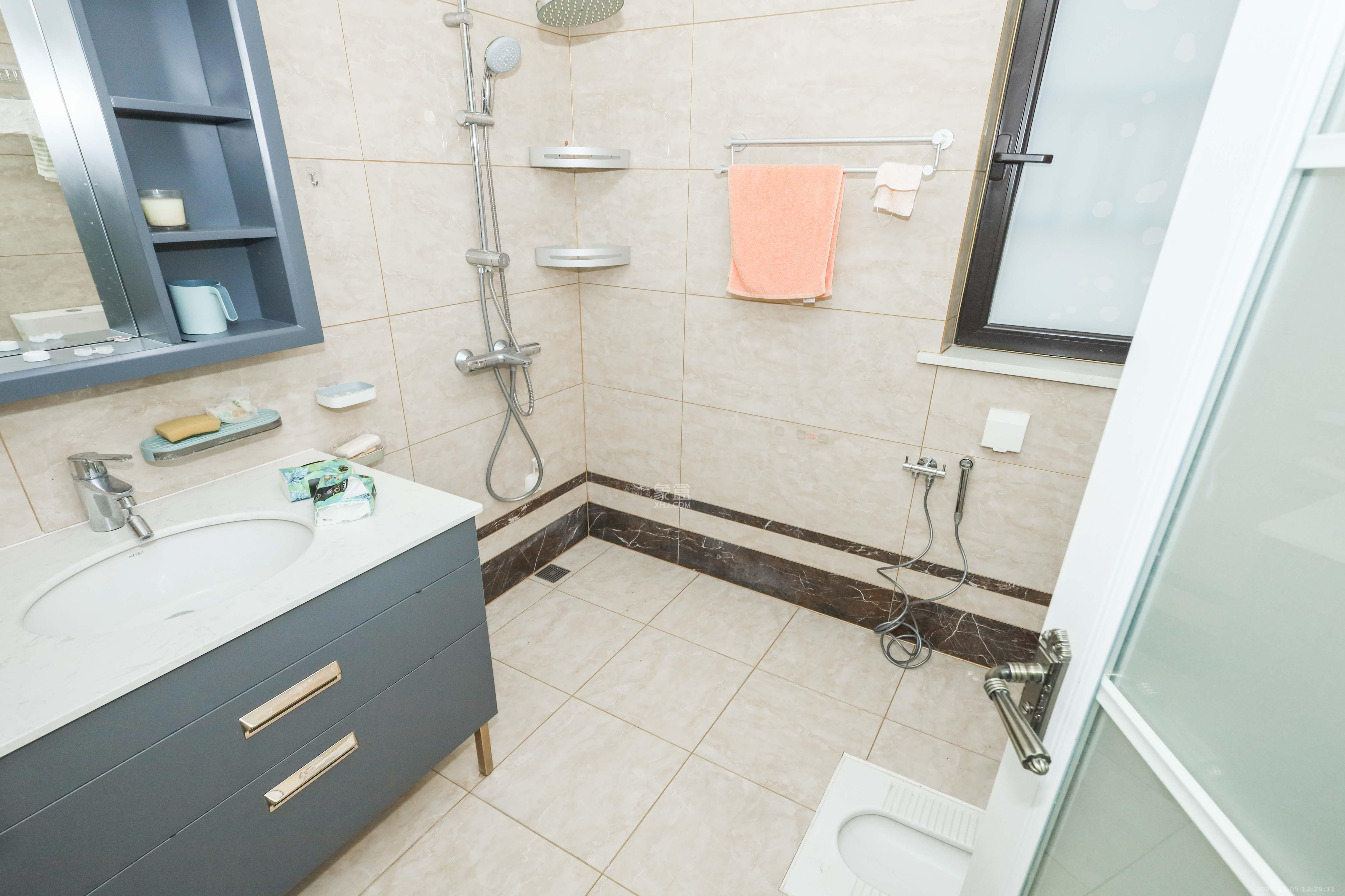 晟通牡丹舸  3室2厅2卫    350.0万卫生间