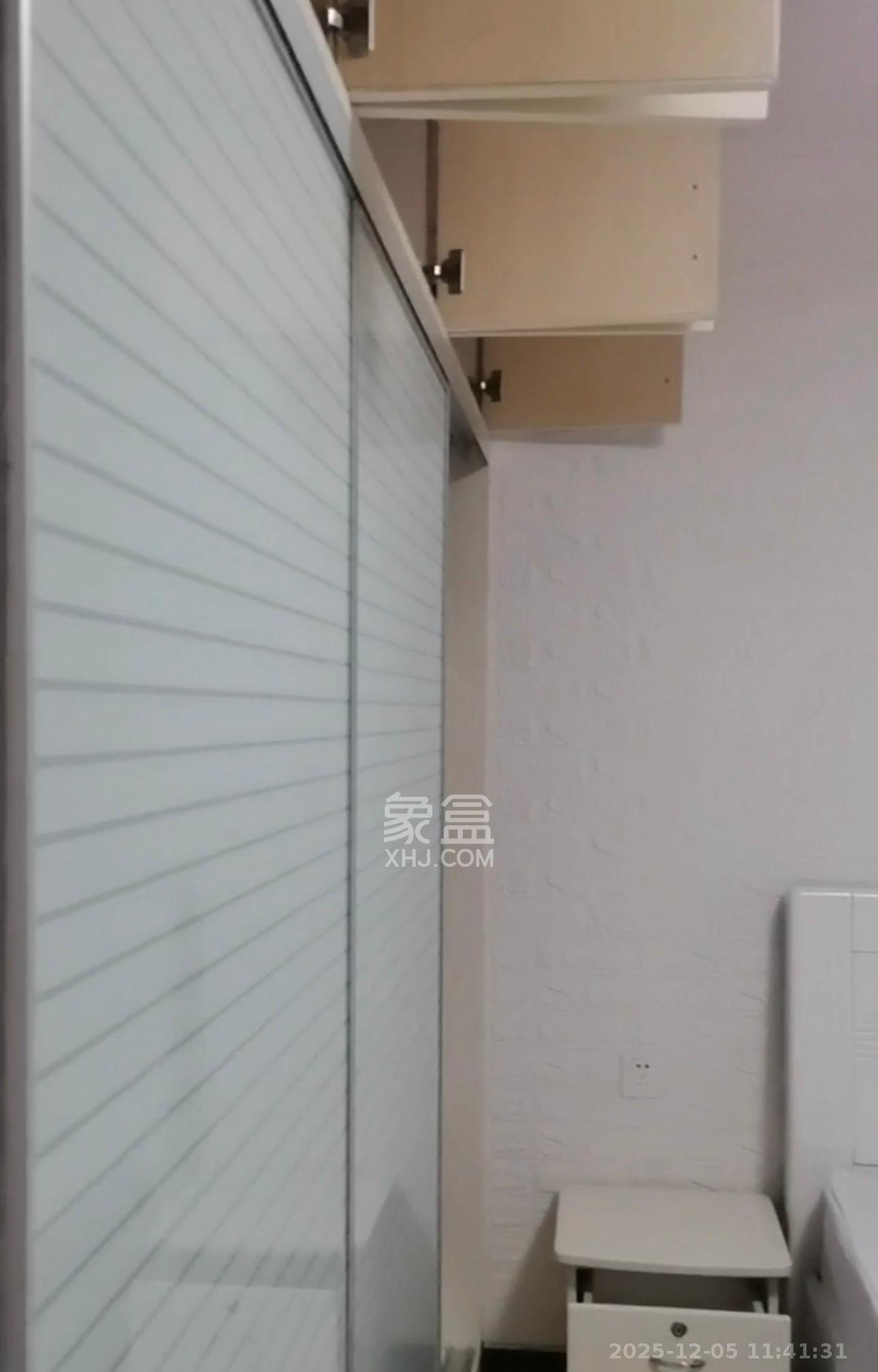 麓谷锦和园  3室2厅1卫    2400.0元/月