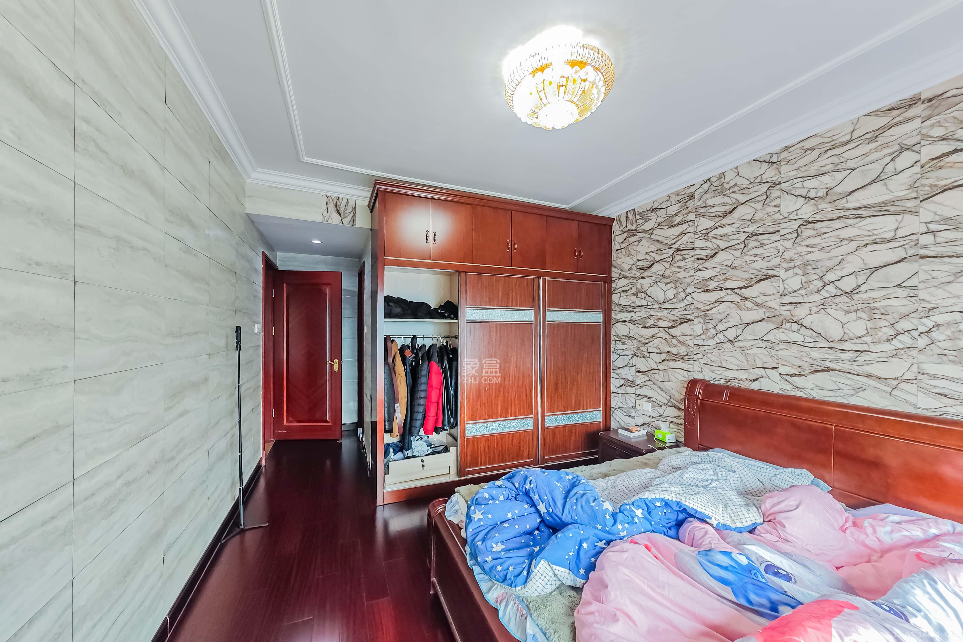 恒大绿洲  3室2厅2卫    120.0万卧室