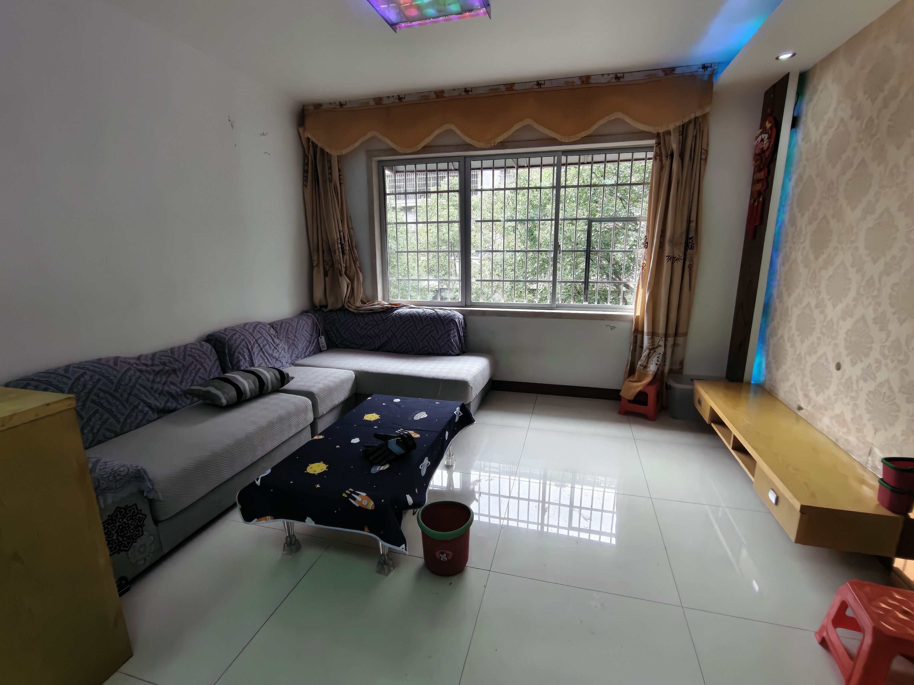 互助小区  2室1厅1卫    1200.0元/月