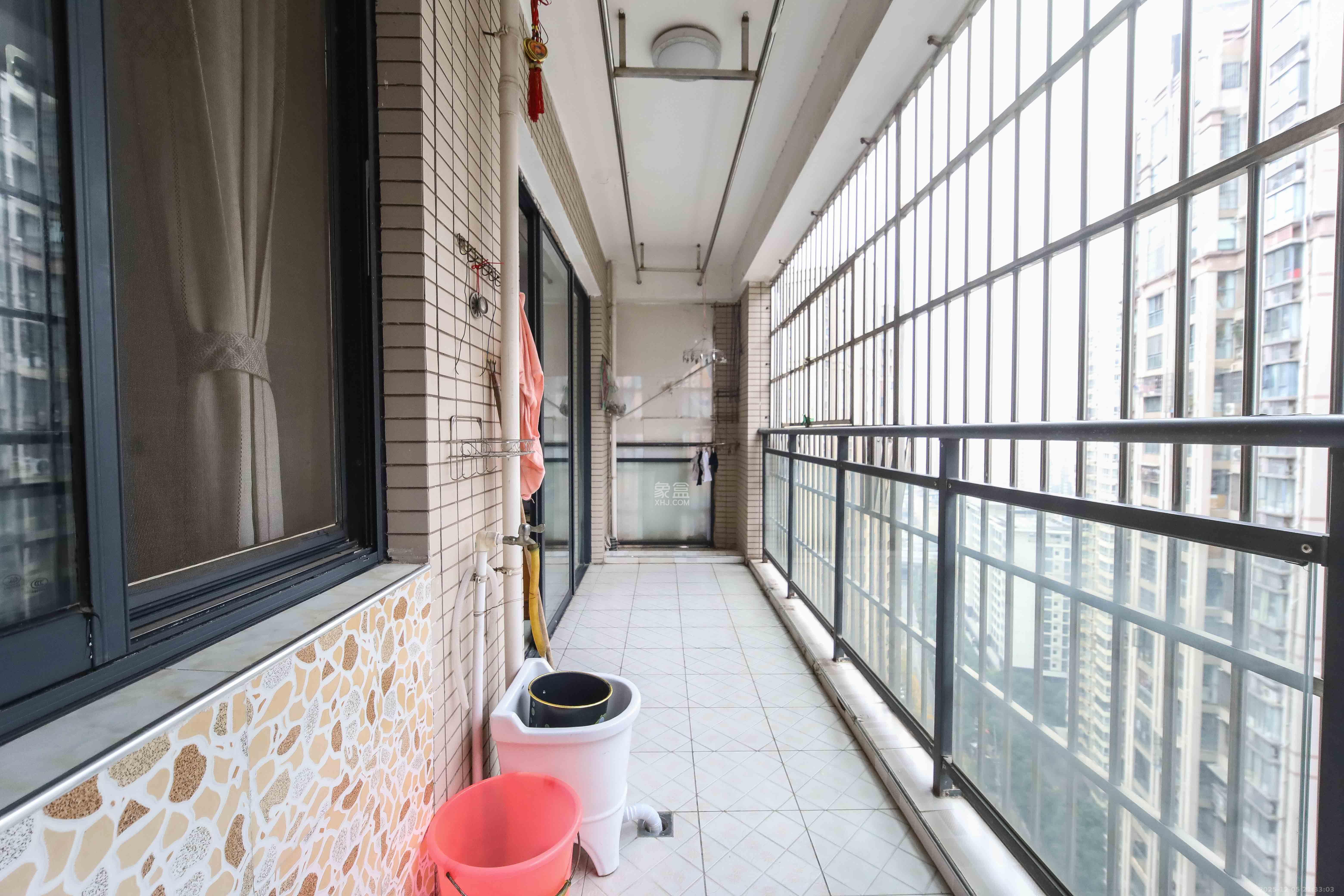 鸿基橄榄君庭 4室2厅2卫 128.8万 鸿基橄榄君庭 4室2厅2卫 128.8万阳台