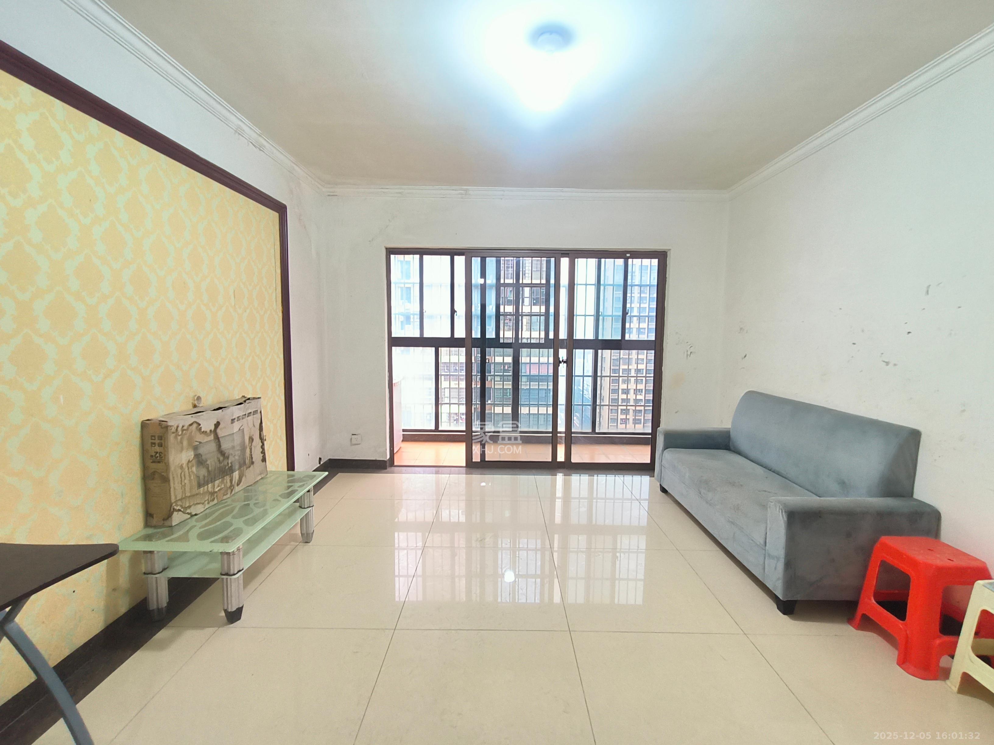 新长海广场  1室2厅1卫    2100.0元/月