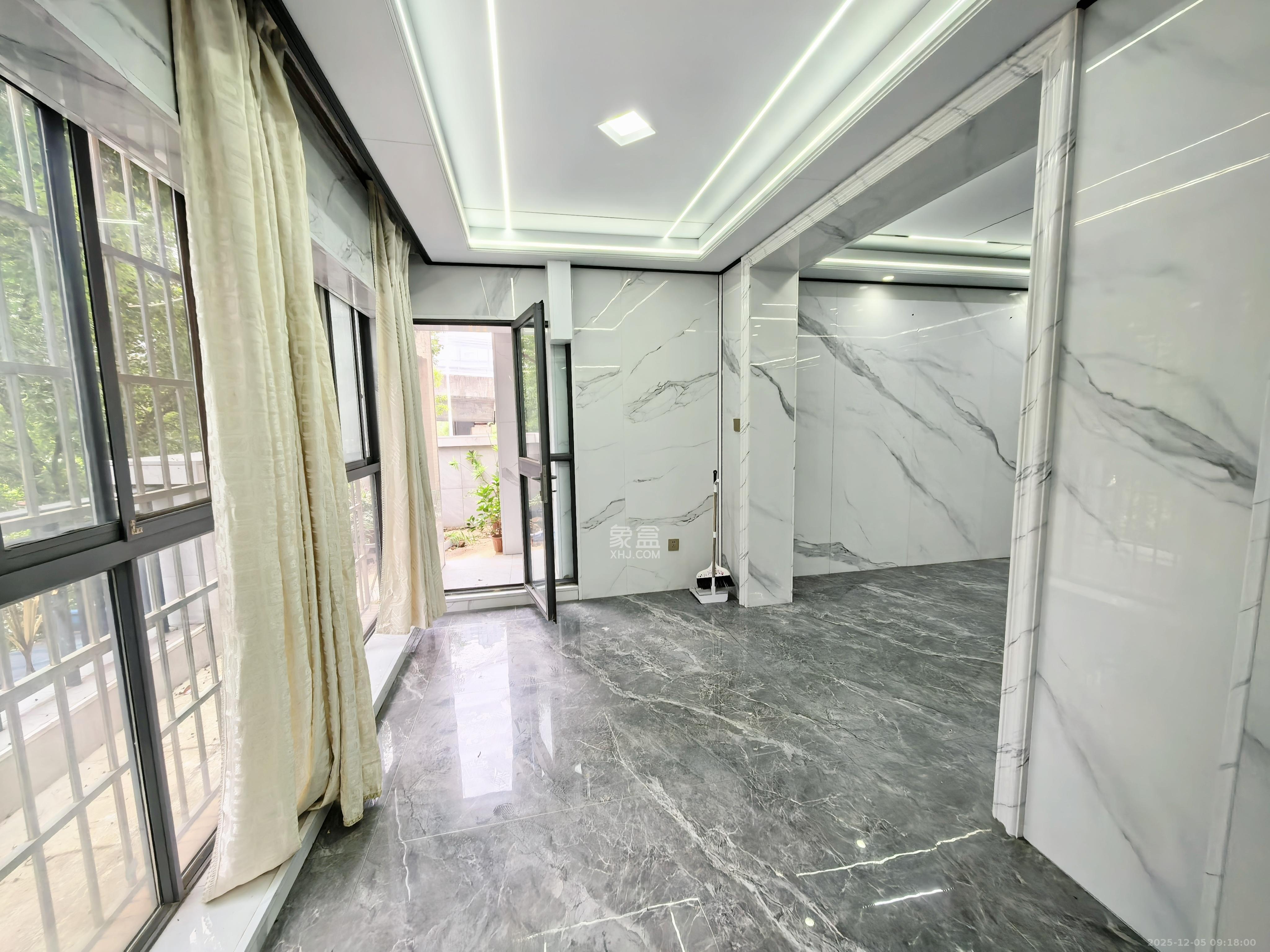 中城丽景香山园 3室2厅2卫 3500.0元/月 中城丽景香山园 3室2厅2卫 3500.0元/月室内图