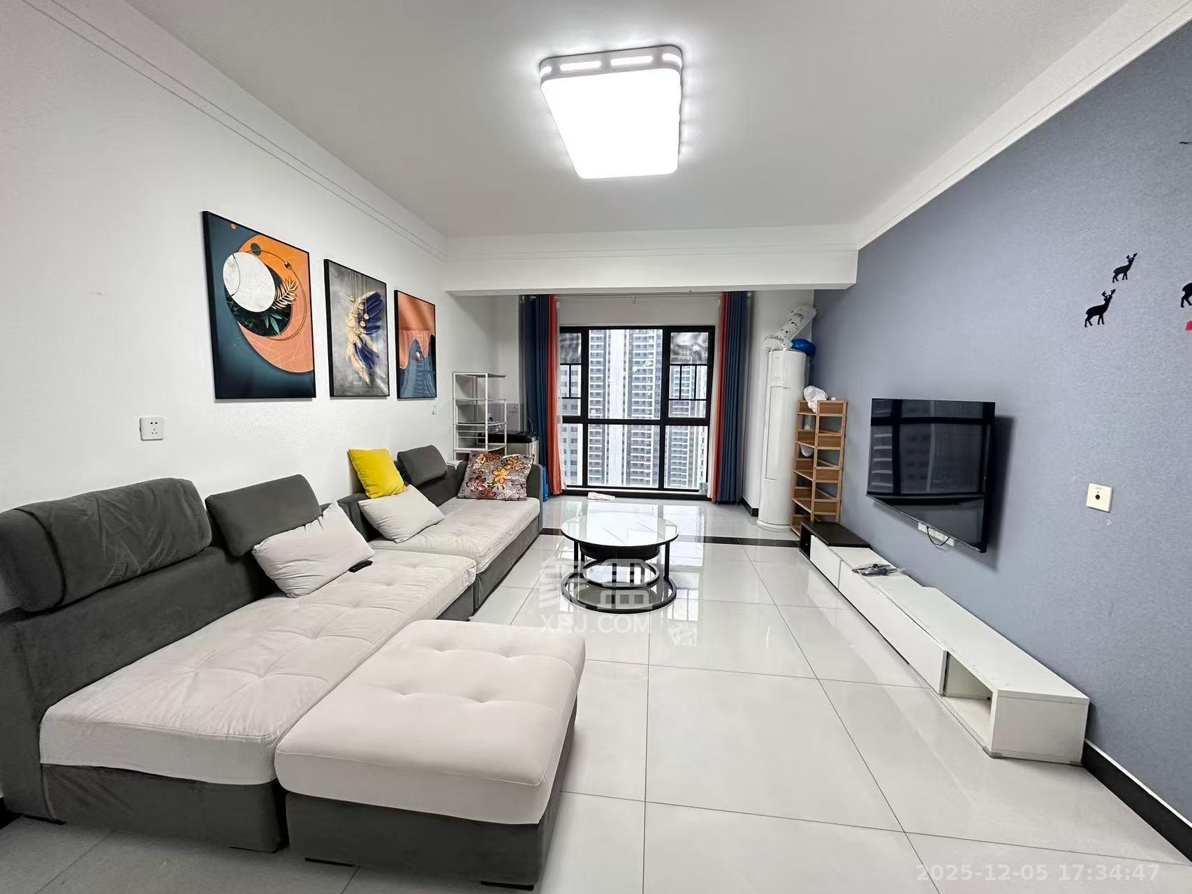 光明E城  3室2厅1卫    2600.0元/月