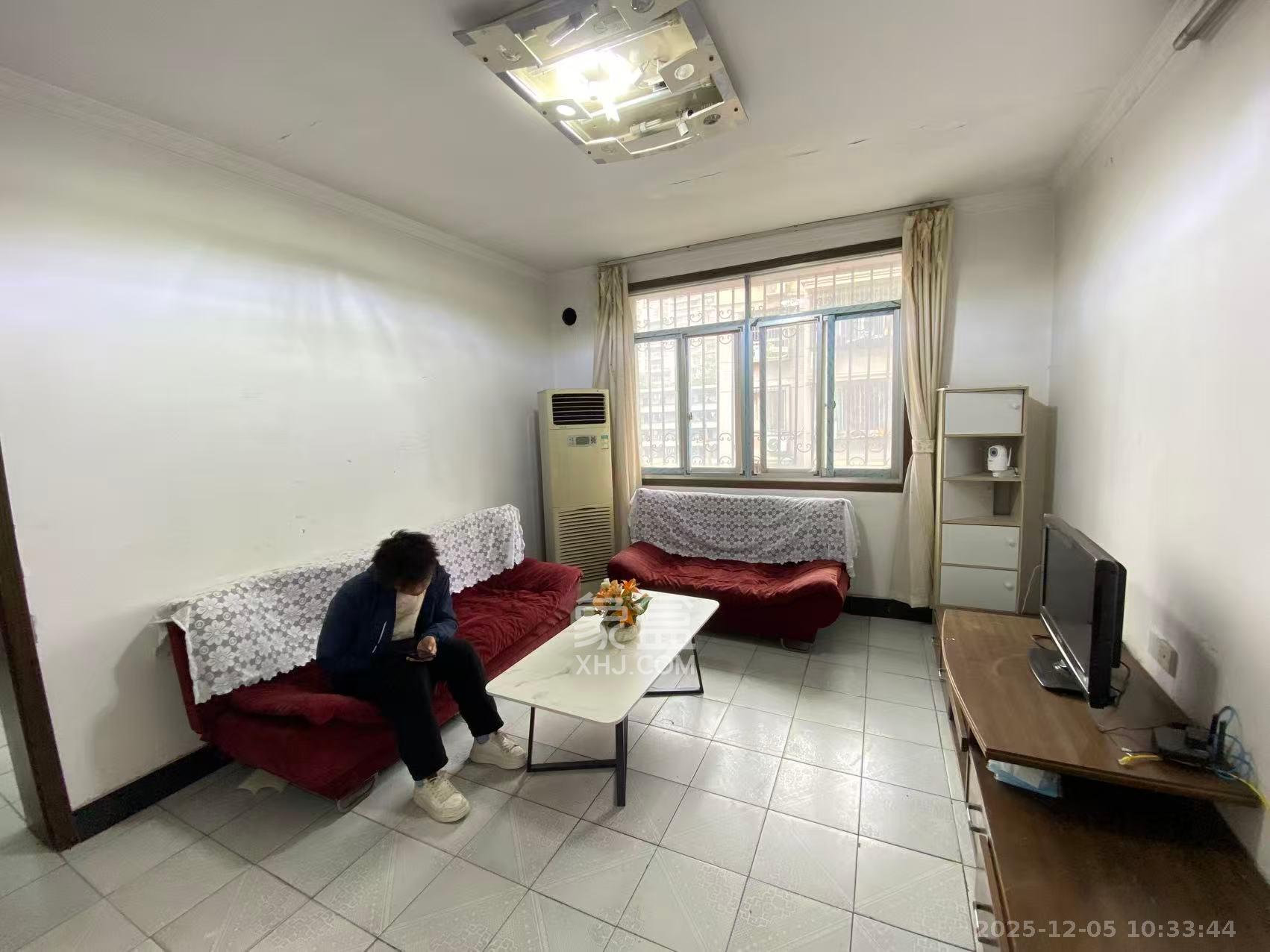 新兴小区（杨家山社区）  3室2厅1卫    1600.0元/月