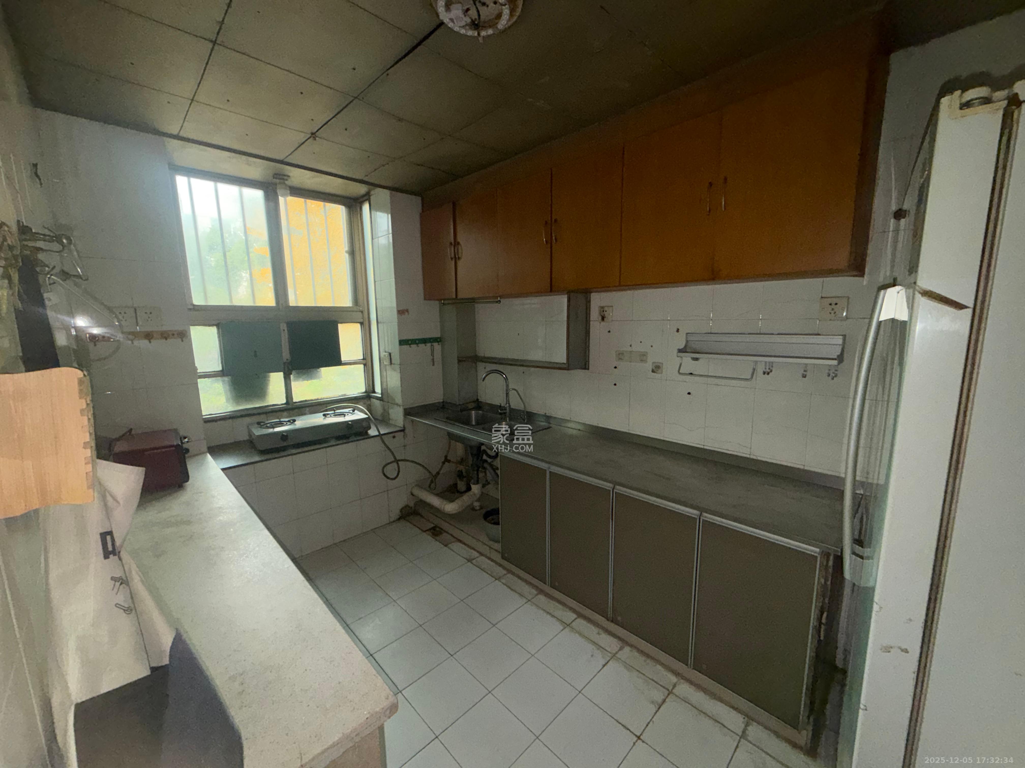 新华园  4室2厅1卫    2000.0元/月室内图