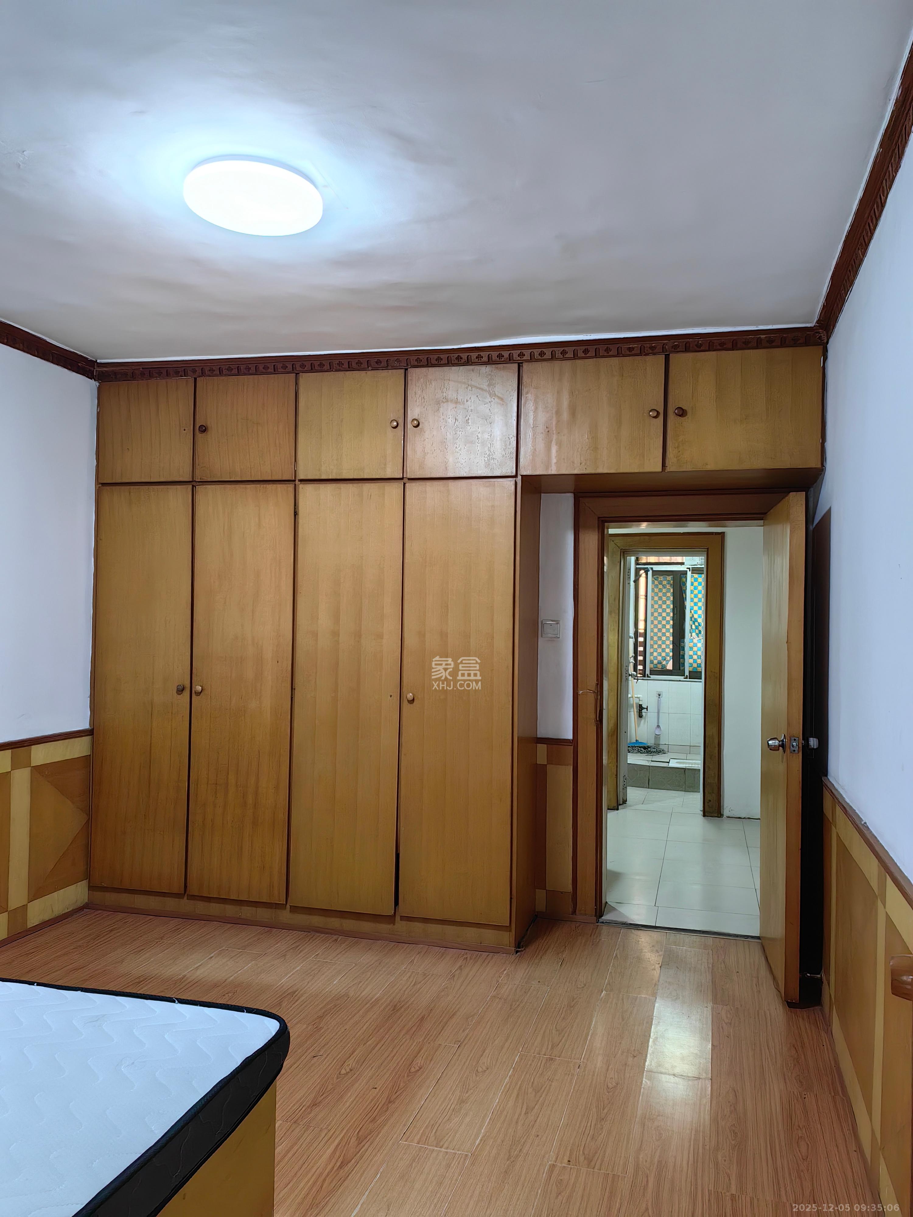 群芳园 1室1厅1卫 2500.0元/月 群芳园 1室1厅1卫 2500.0元/月室内图