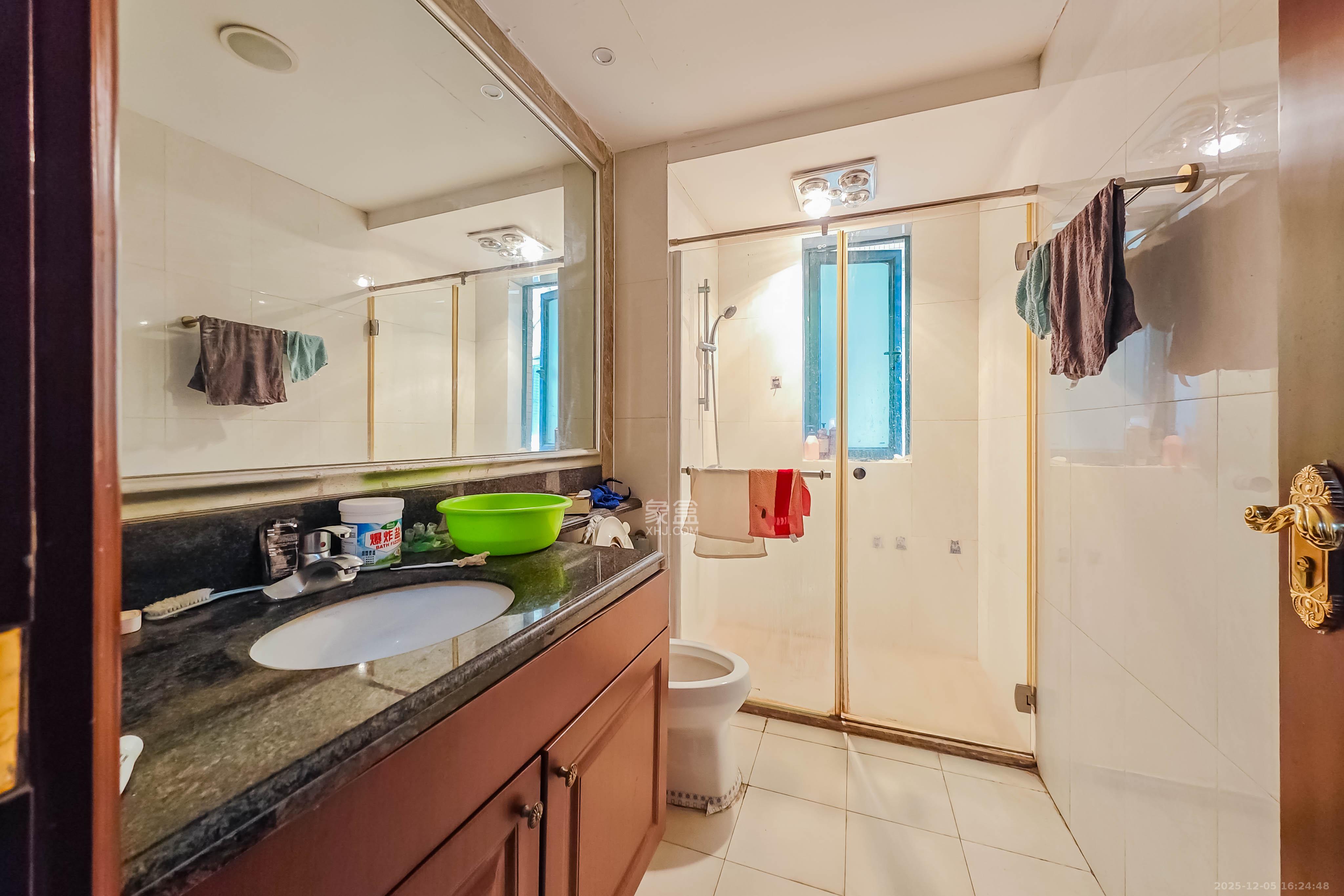 恒大绿洲 3室2厅2卫 120.0万 恒大绿洲 3室2厅2卫 120.0万卫生间