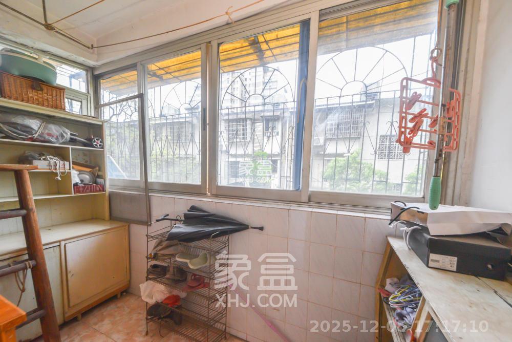 长岭水电八局宿舍 2室1厅1卫 1400.0元/月 长岭水电八局宿舍 2室1厅1卫 1400.0元/月室内图