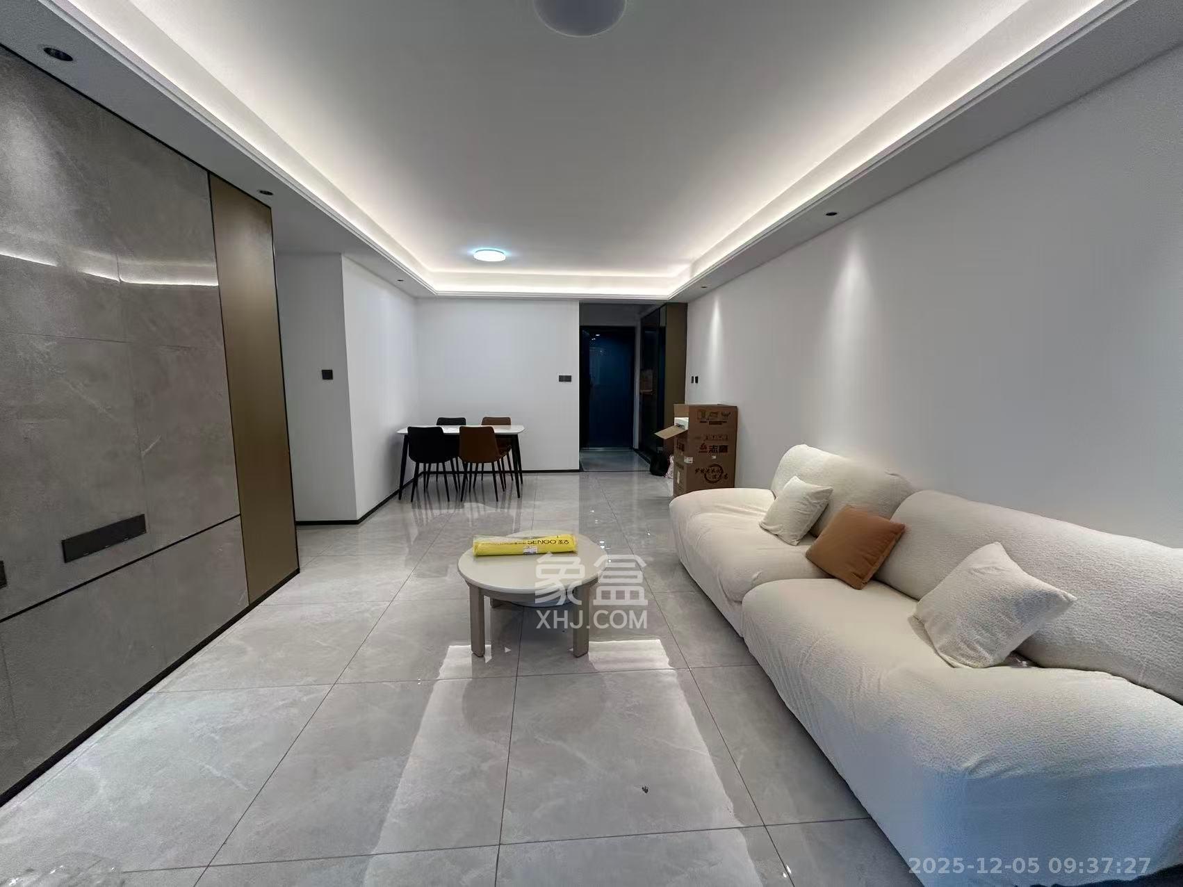 长房悦香山  3室2厅2卫    3300.0元/月