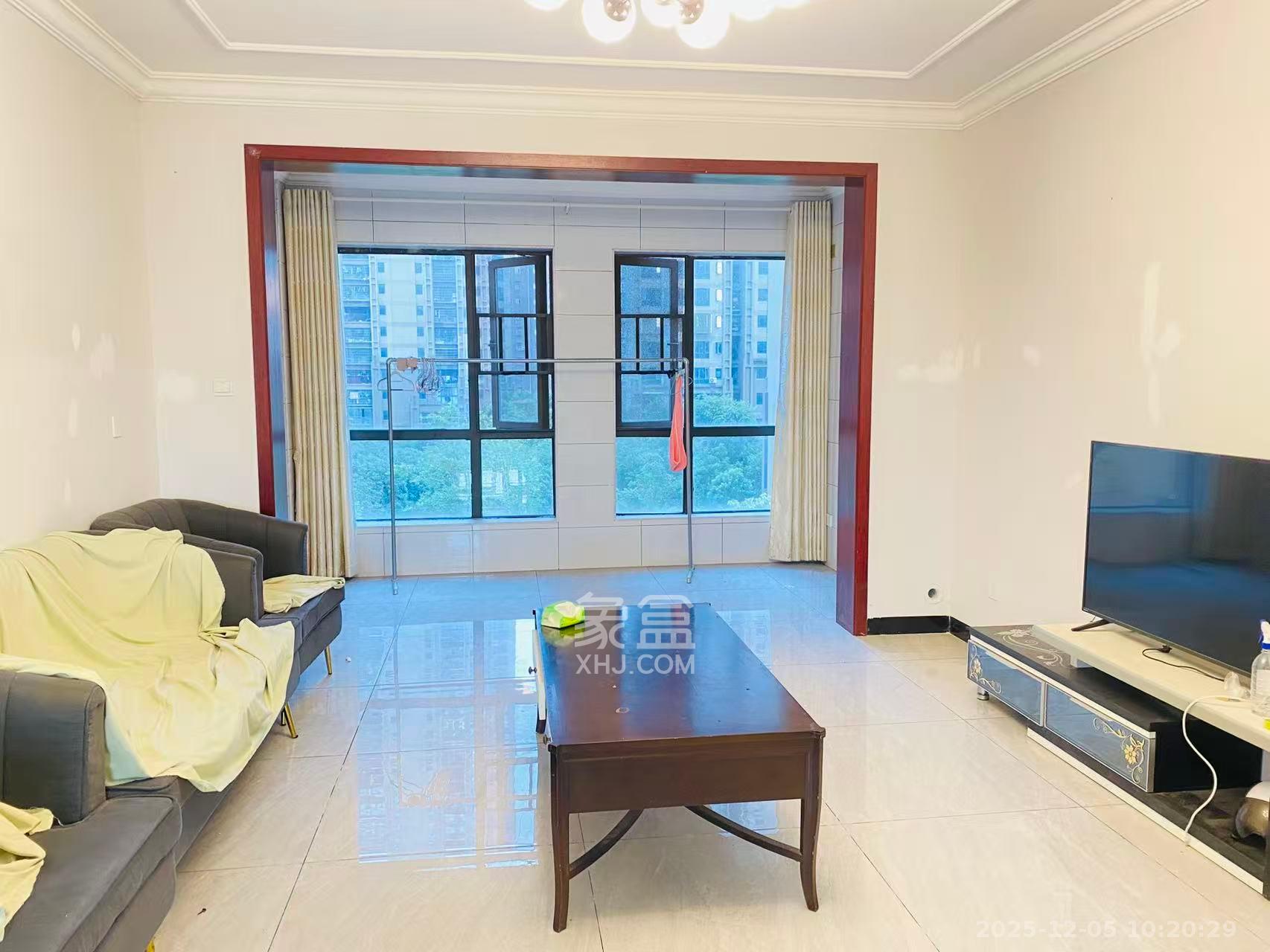 东宜兰园 3室2厅2卫 2300.0元/月 东宜兰园 3室2厅2卫 2300.0元/月室内图