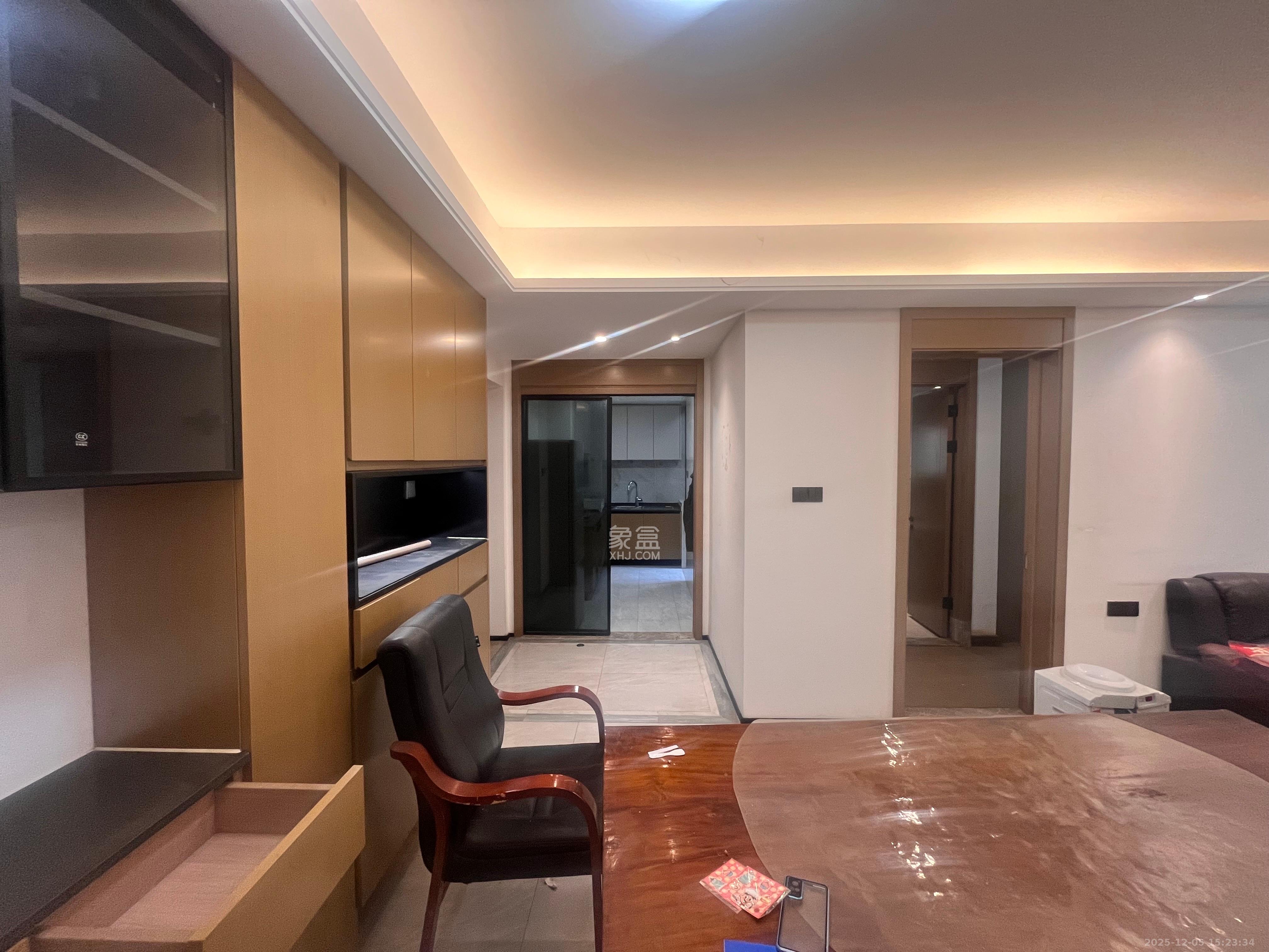 长房雍景湾  3室2厅2卫    3200.0元/月