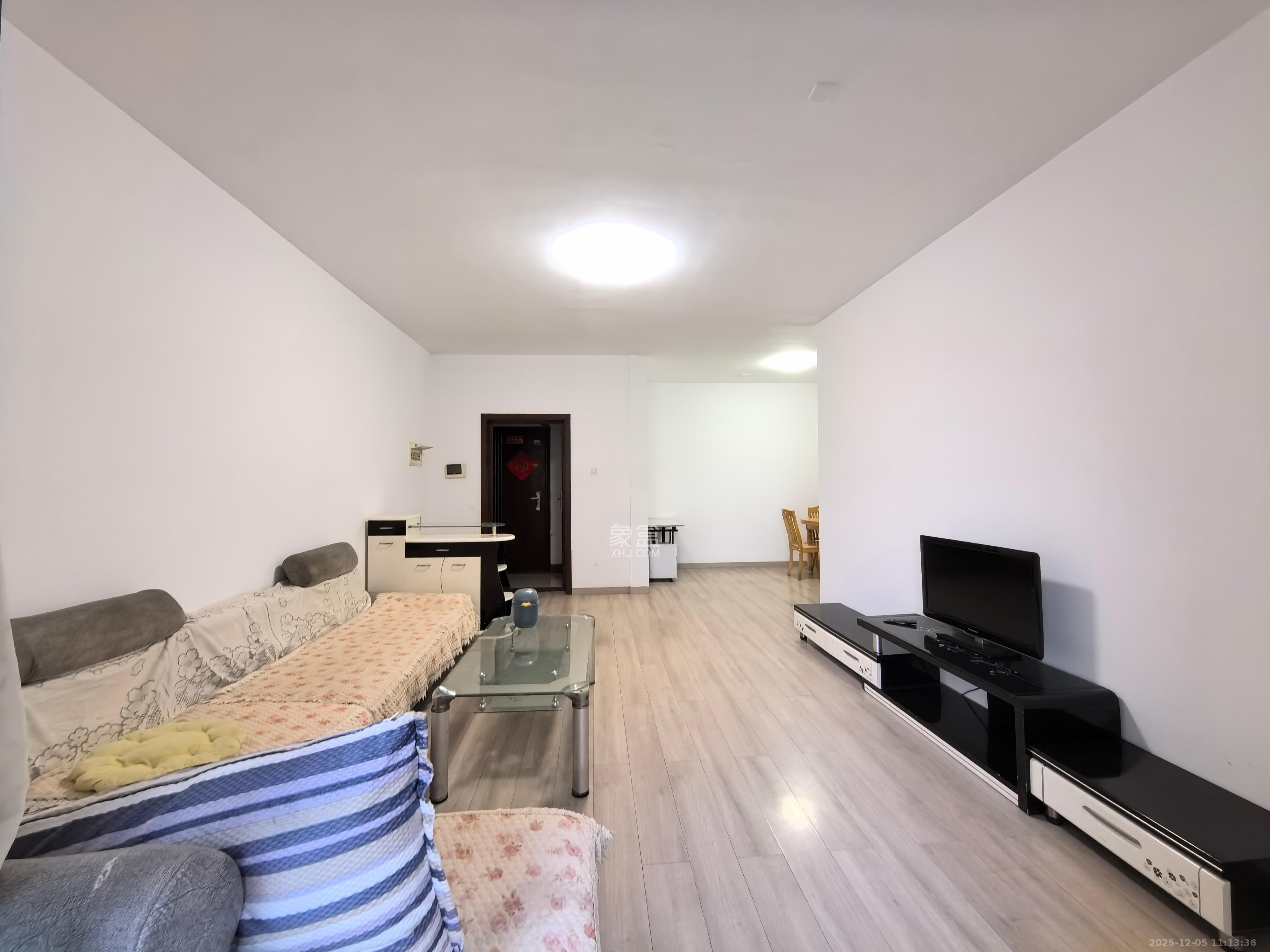 星城映象  3室2厅2卫    2400.0元/月