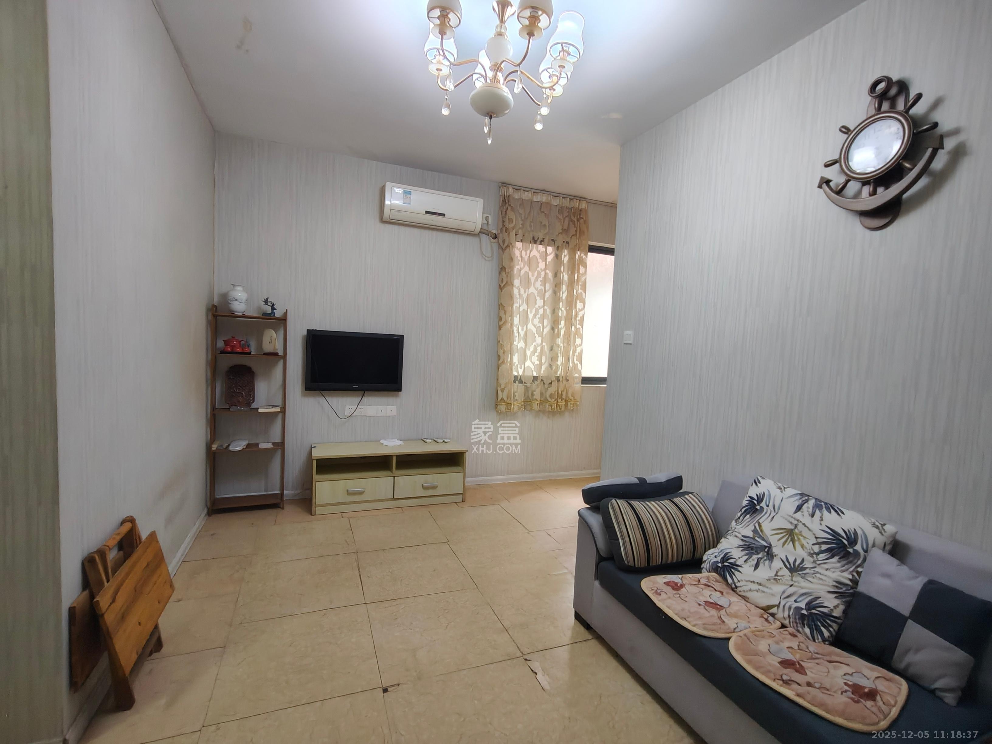 金领家族  1室1厅1卫    1400.0元/月