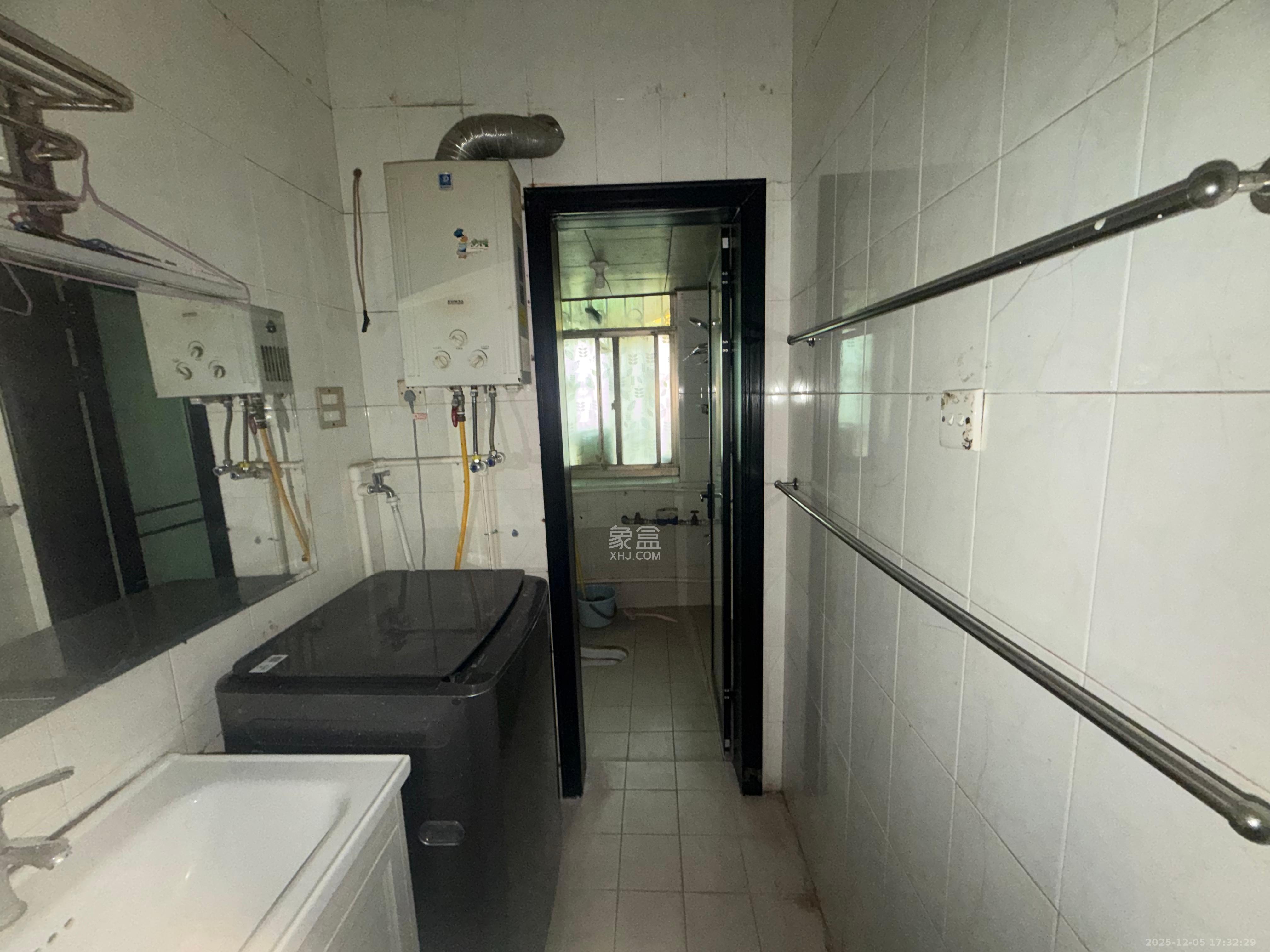 新华园 4室2厅1卫 2000.0元/月 新华园 4室2厅1卫 2000.0元/月室内图