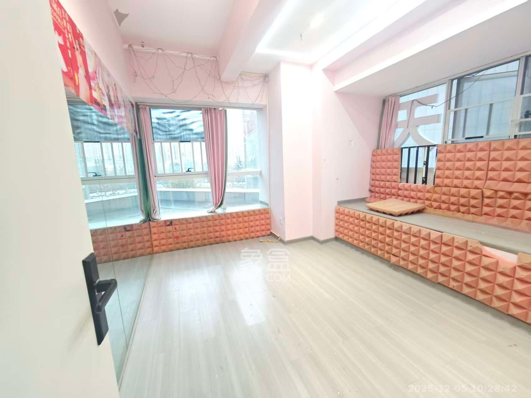 中建嘉和城  4室2厅1卫    3300.0元/月室内图