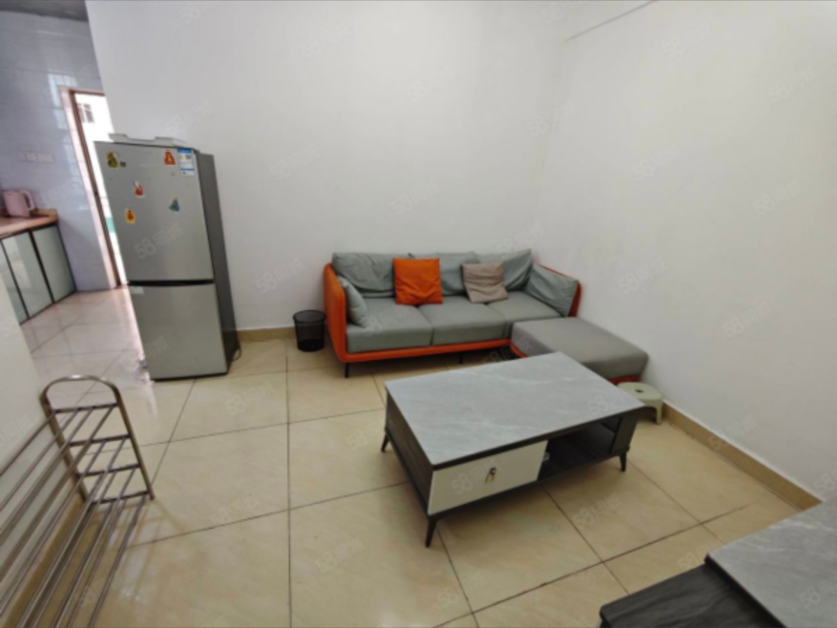 德盛华庭  1室1厅1卫    1800.0元/月