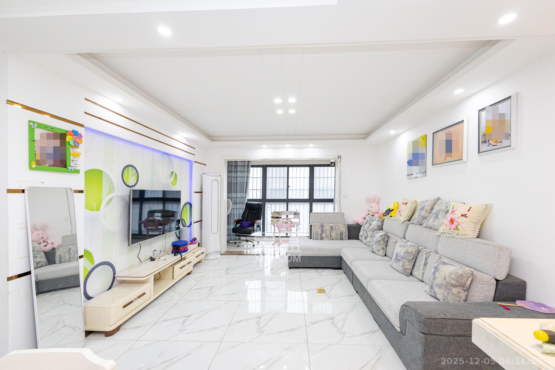 勤诚达新界 4室2厅2卫 86.0万 勤诚达新界 4室2厅2卫 86.0万客厅