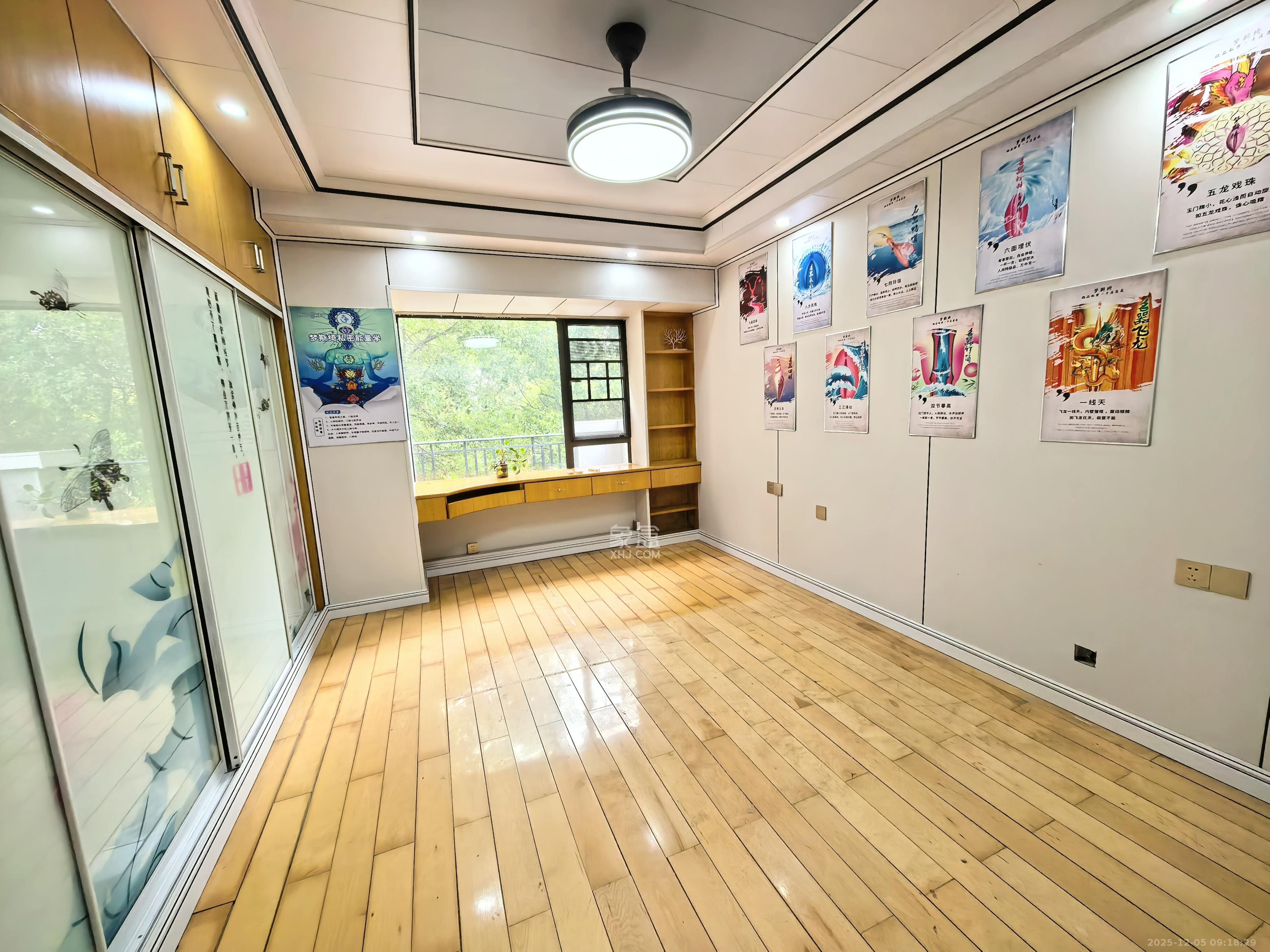 中城丽景香山园 3室2厅2卫 3500.0元/月 中城丽景香山园 3室2厅2卫 3500.0元/月室内图