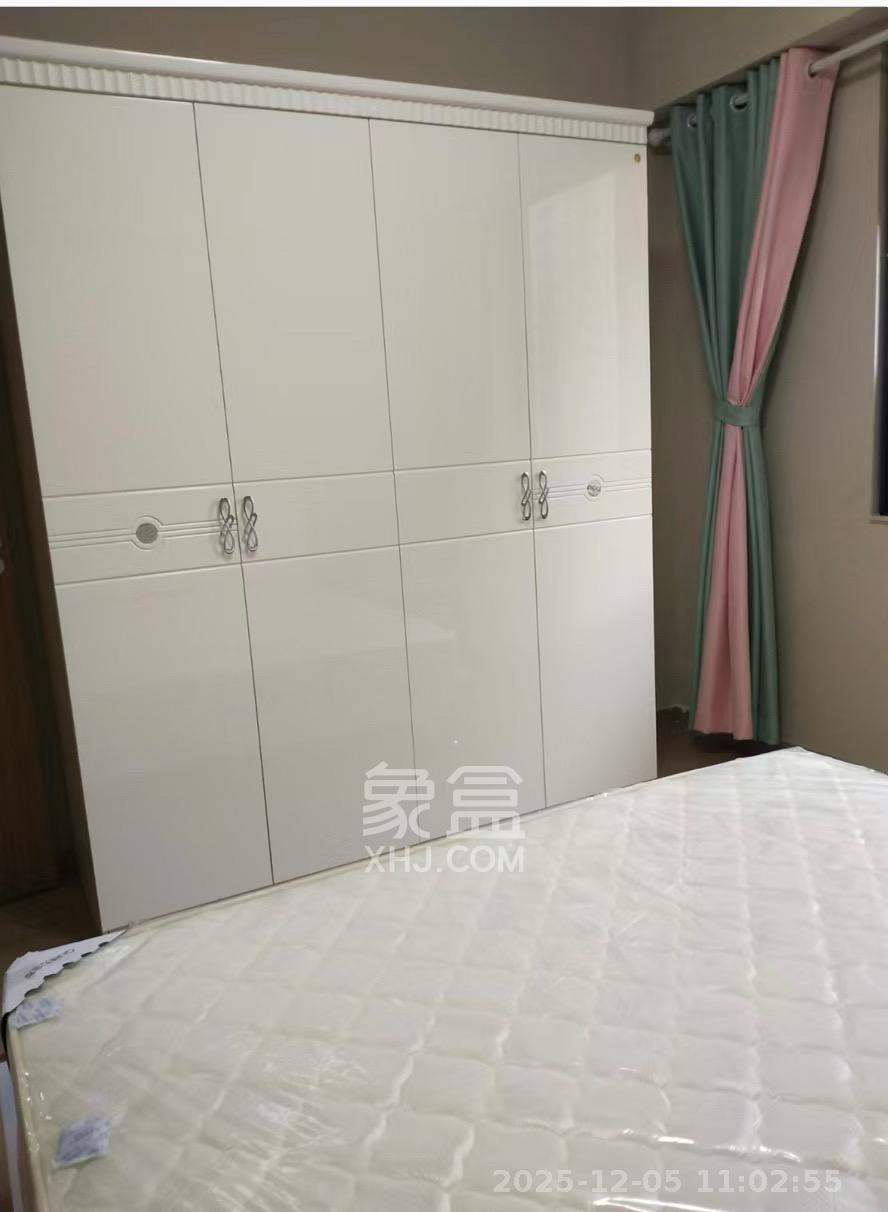 麓谷小镇  3室2厅1卫    2400.0元/月室内图