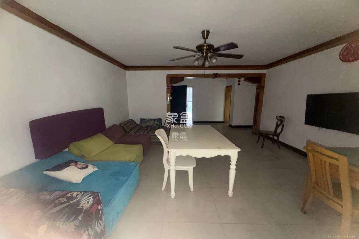 新华园 4室2厅1卫 2000.0元/月 新华园 4室2厅1卫 2000.0元/月室内图