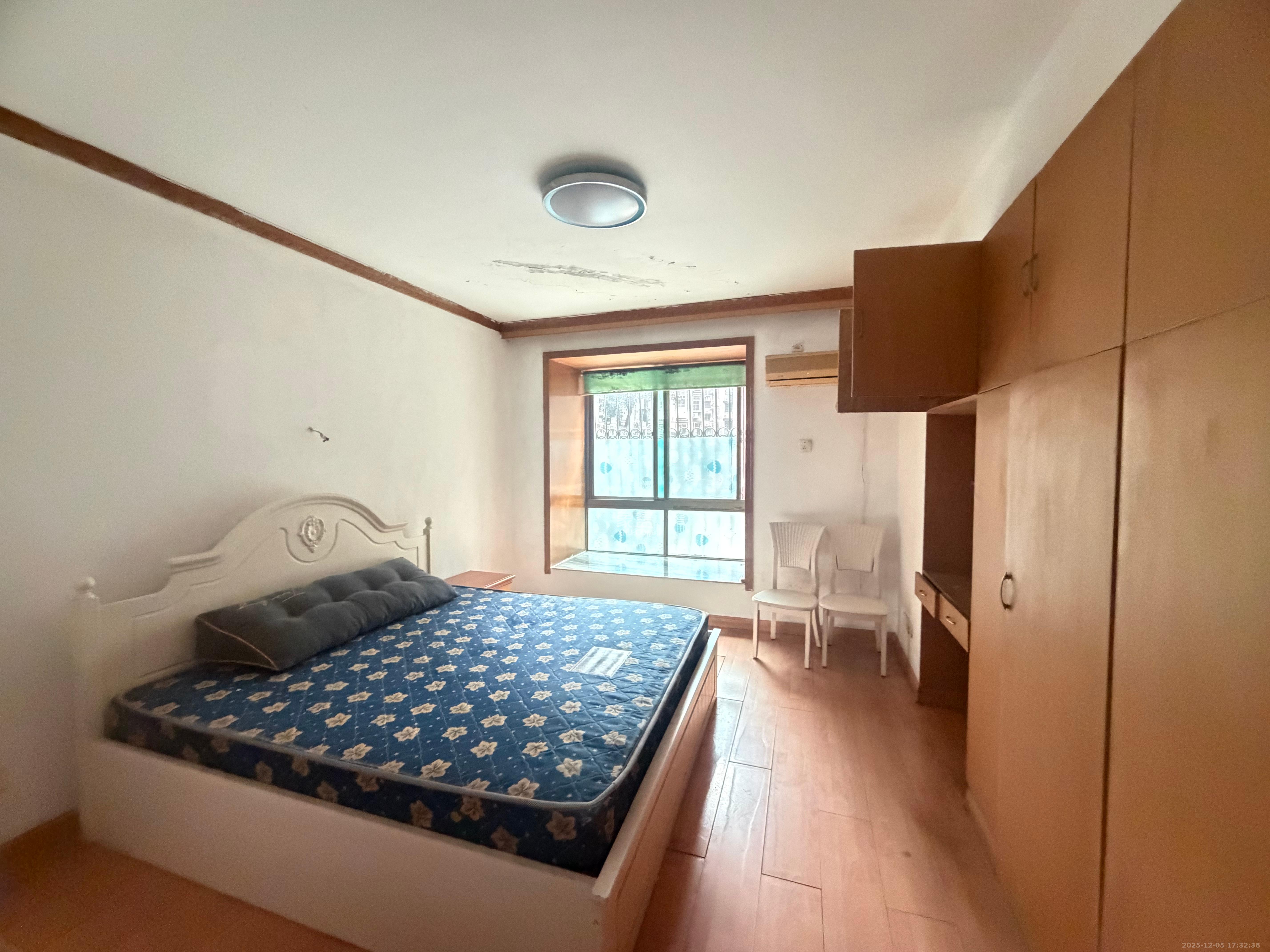 新华园 4室2厅1卫 2000.0元/月 新华园 4室2厅1卫 2000.0元/月室内图