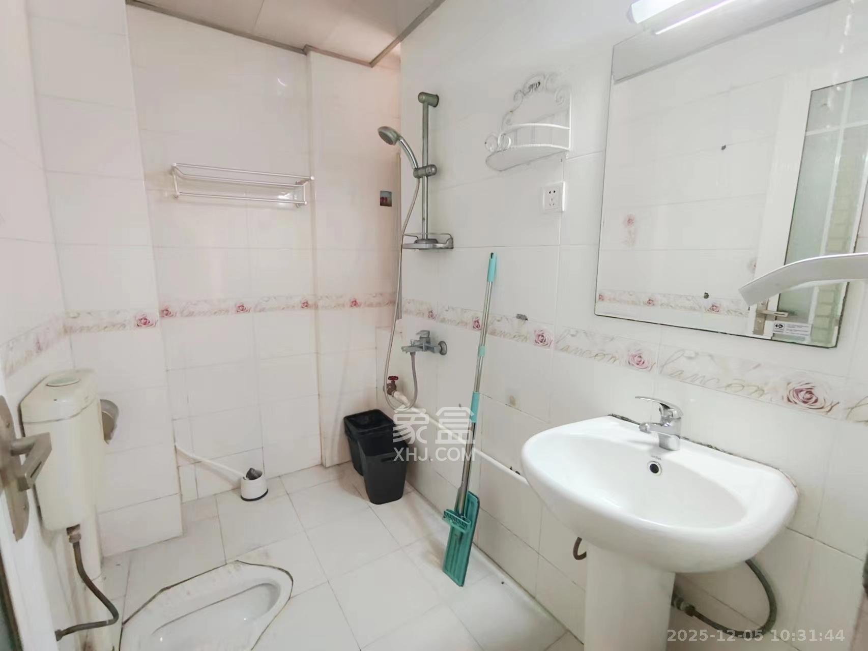 新世纪家园  3室2厅2卫    2800.0元/月室内图