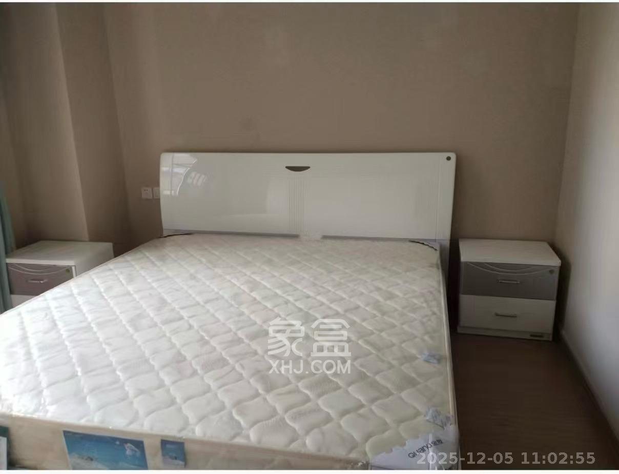 麓谷小镇  3室2厅1卫    2400.0元/月室内图