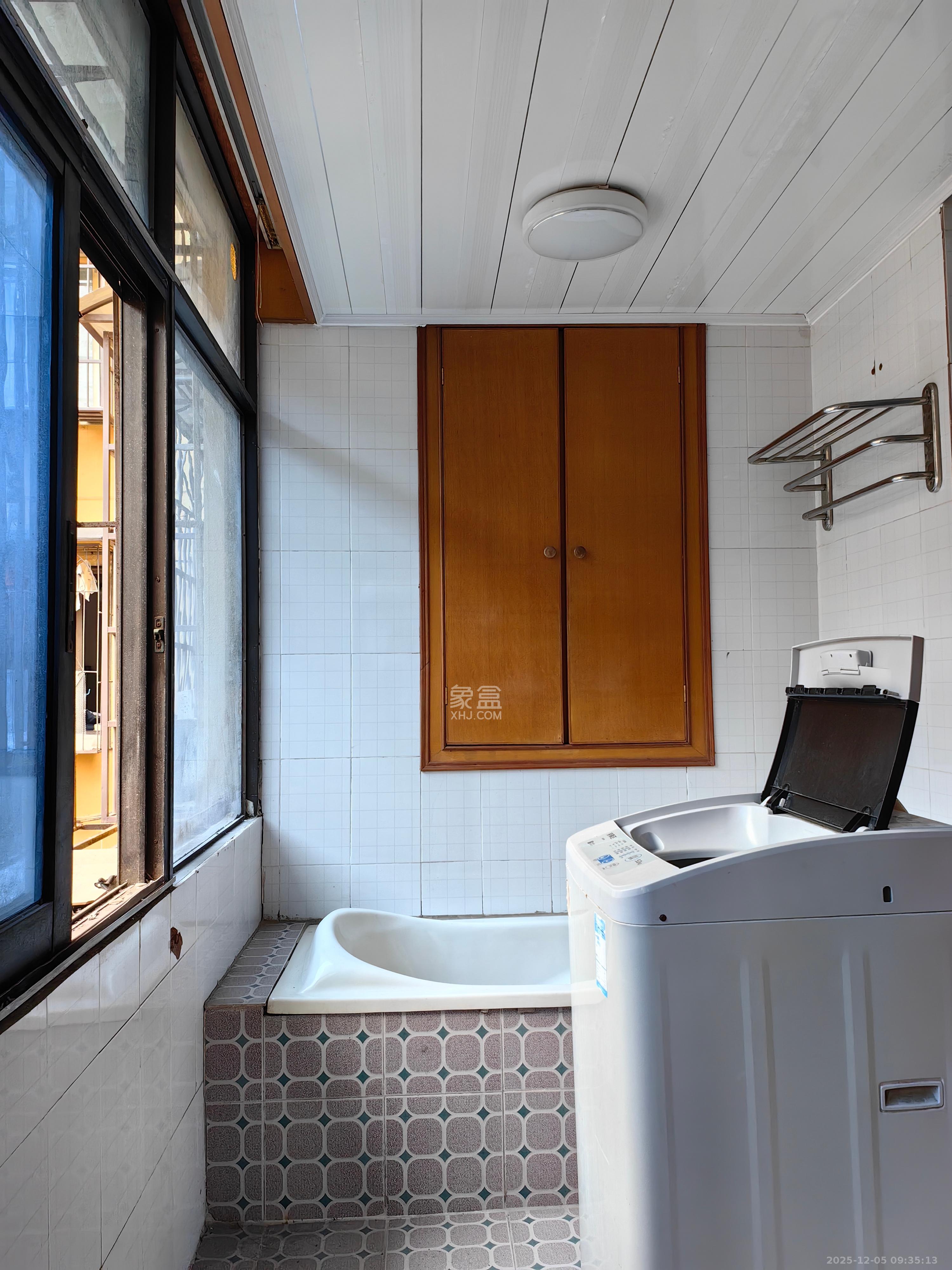 群芳园 1室1厅1卫 2500.0元/月 群芳园 1室1厅1卫 2500.0元/月室内图