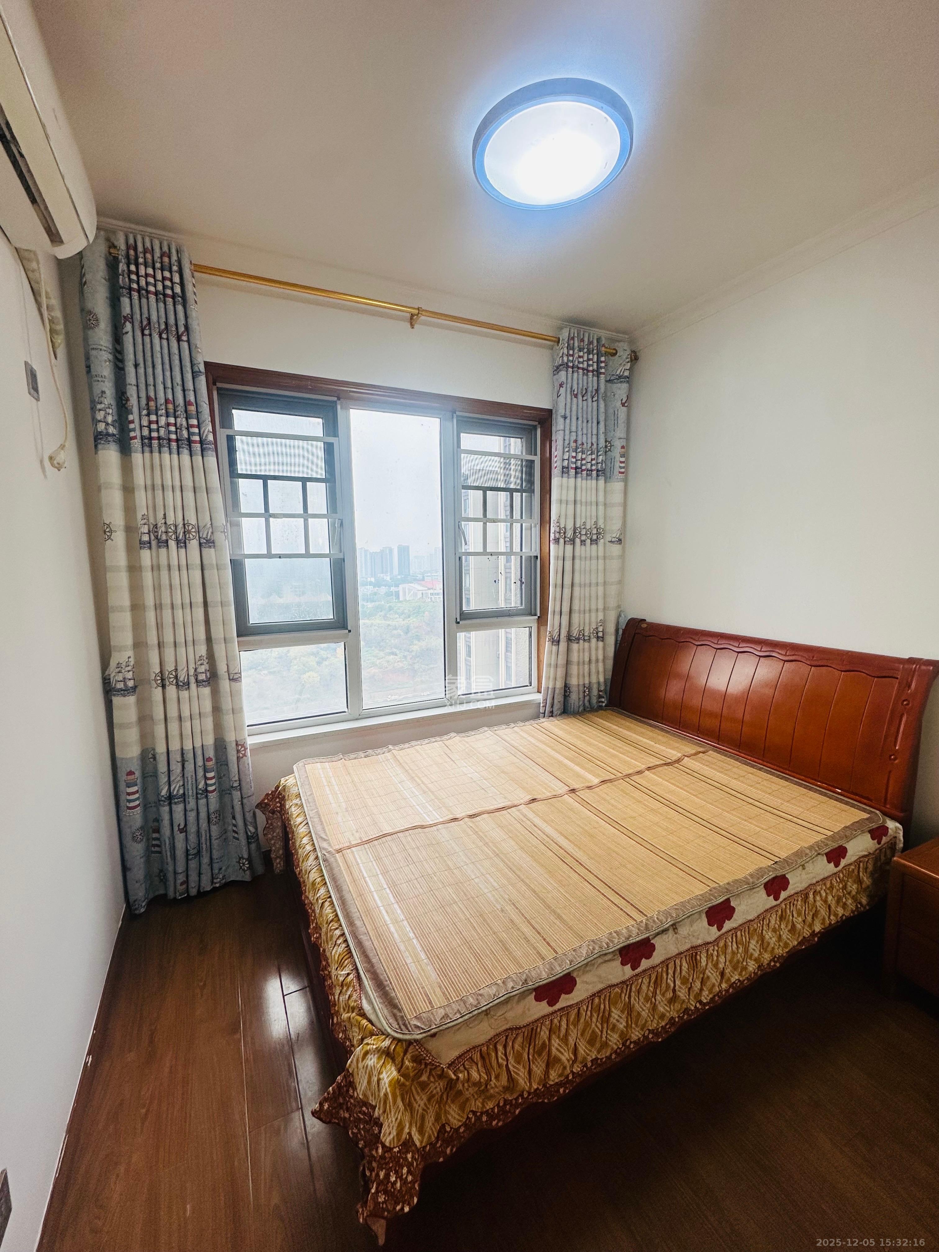 绿地之窗  3室2厅1卫    2700.0元/月室内图