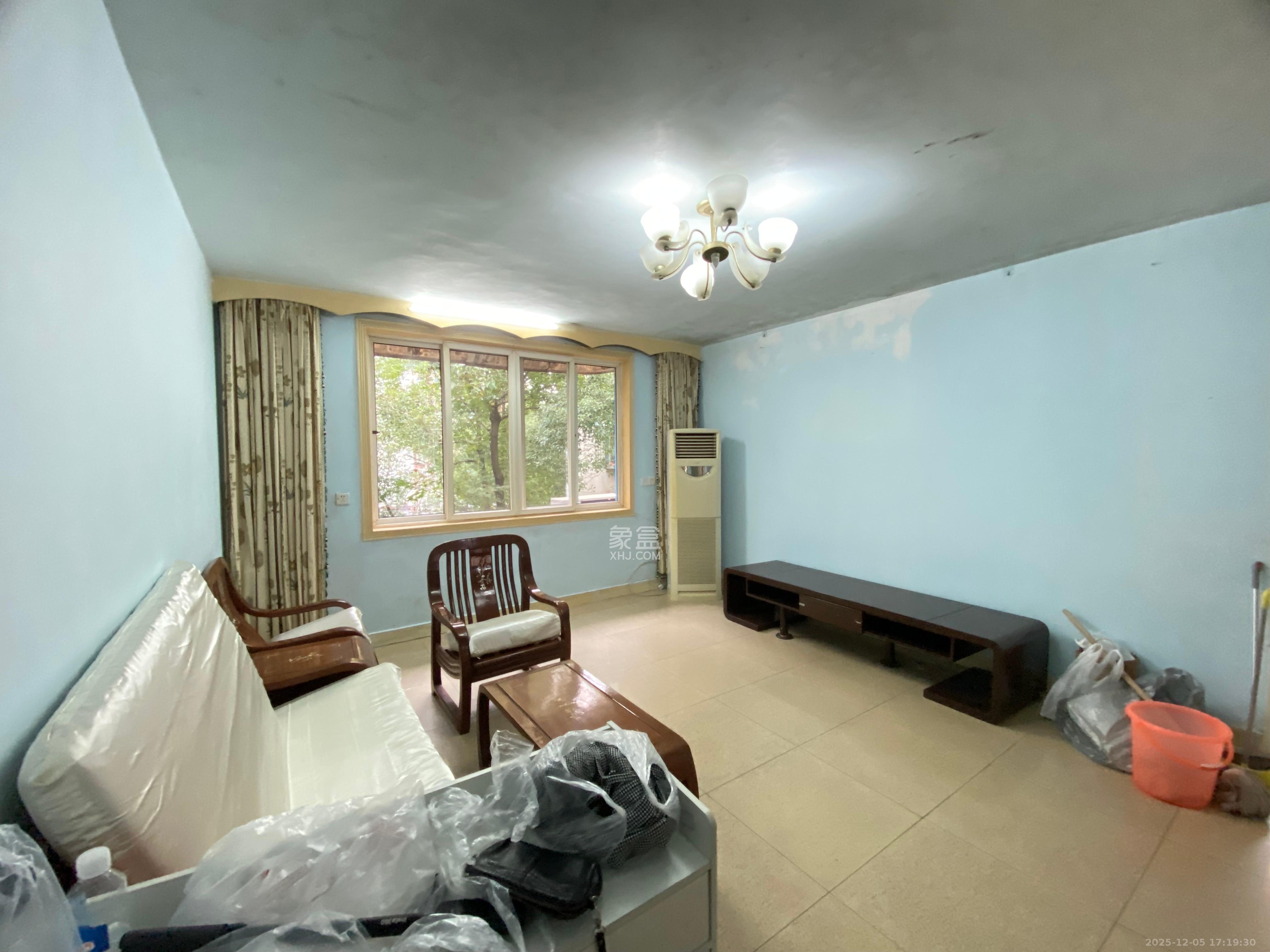 省林勘院 3室1厅1卫 2500.0元/月 省林勘院 3室1厅1卫 2500.0元/月室内图