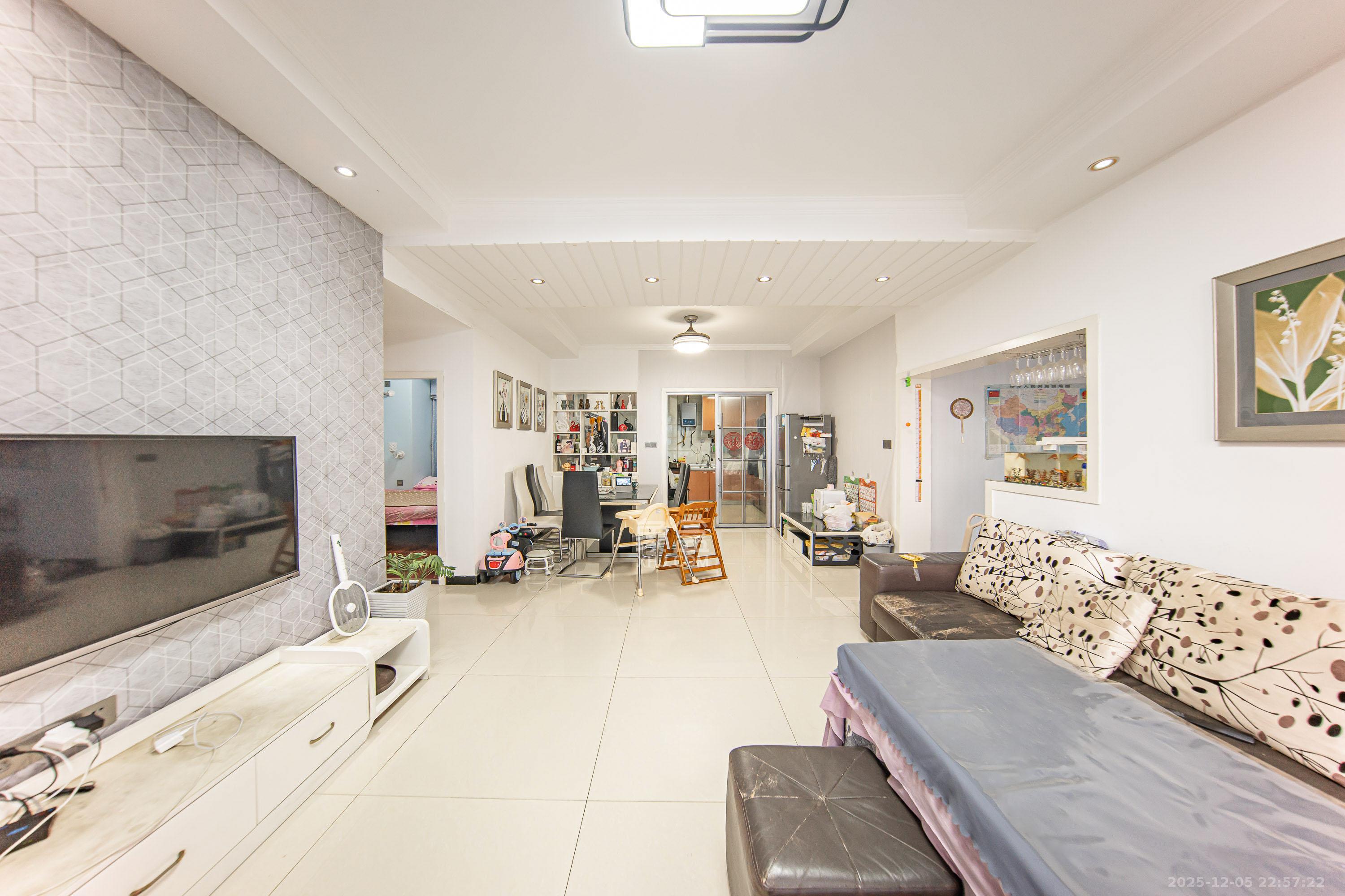 枫华府第  3室2厅2卫    72.8万