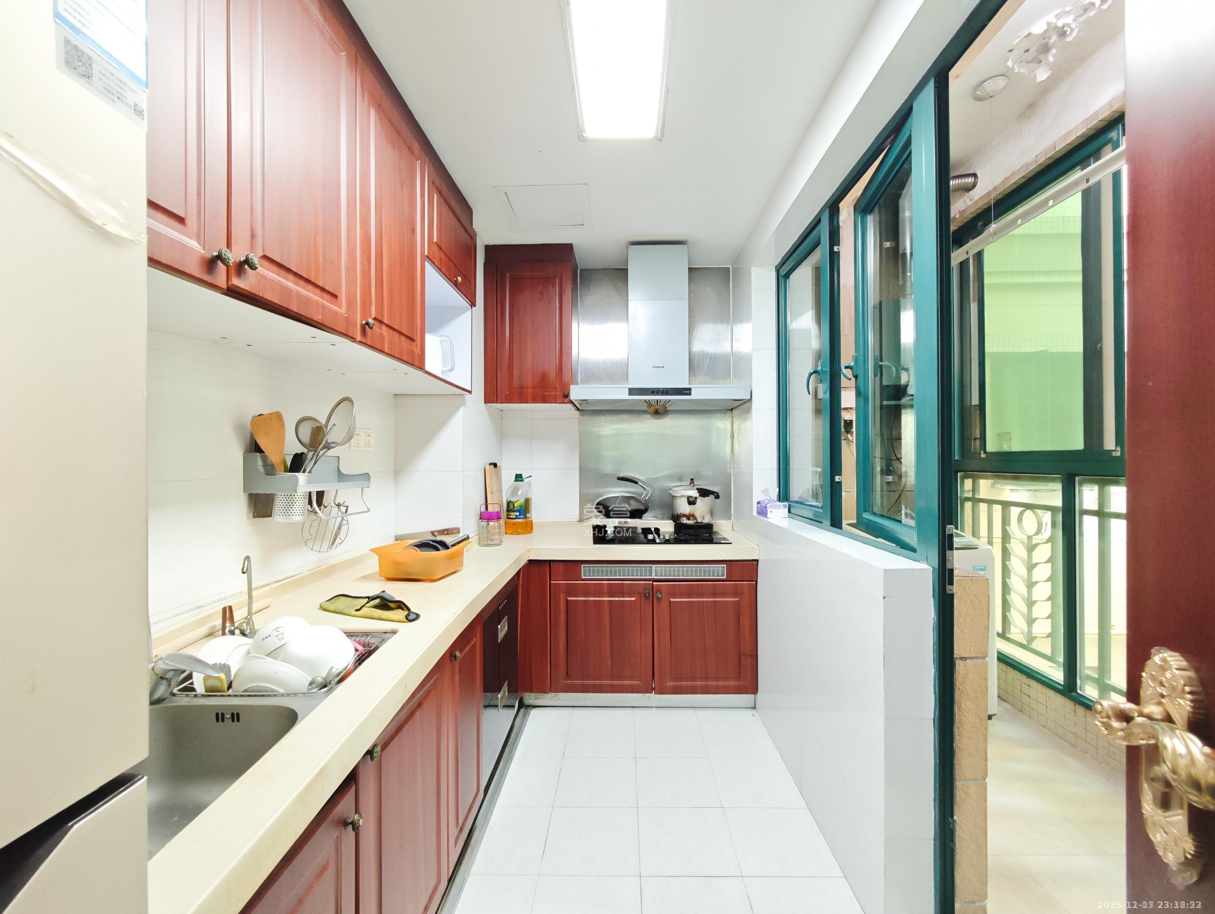 恒大城 4室2厅2卫 2400.0元/月 恒大城 4室2厅2卫 2400.0元/月室内图