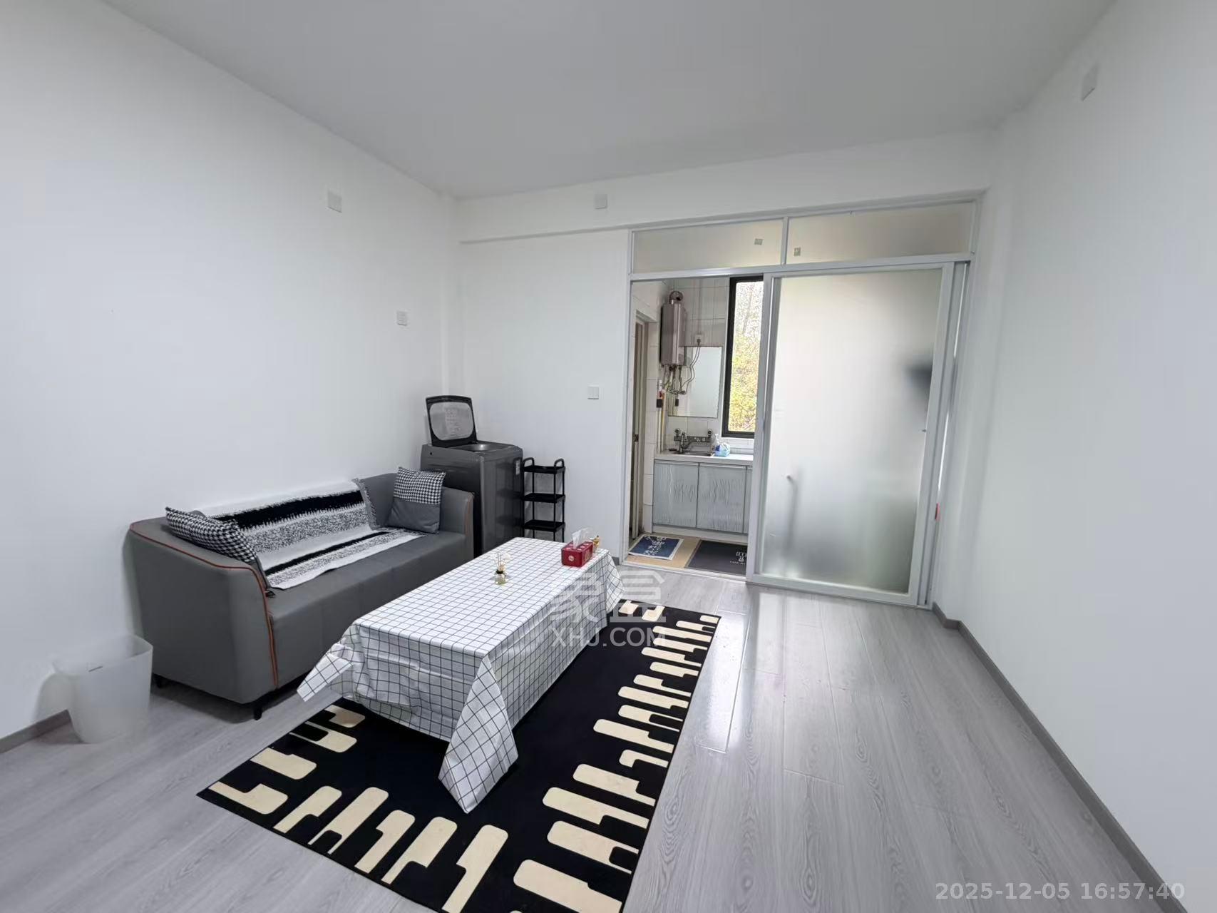 都市E站  1室1厅1卫    1500.0元/月