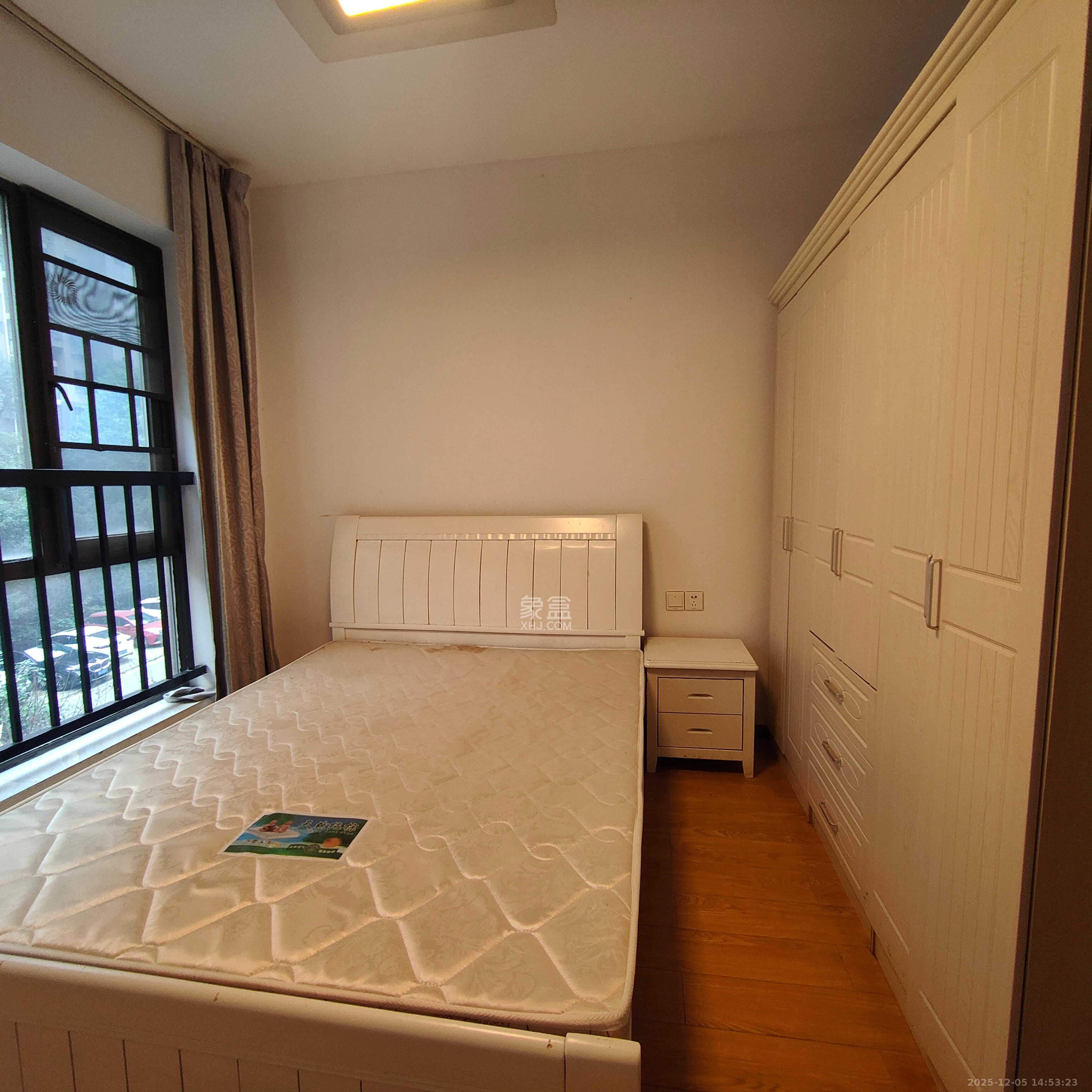 龙骧佳苑 3室2厅1卫 2300.0元/月 龙骧佳苑 3室2厅1卫 2300.0元/月室内图