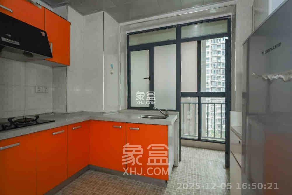 金麓国际 3室2厅2卫 2700.0元/月 金麓国际 3室2厅2卫 2700.0元/月室内图