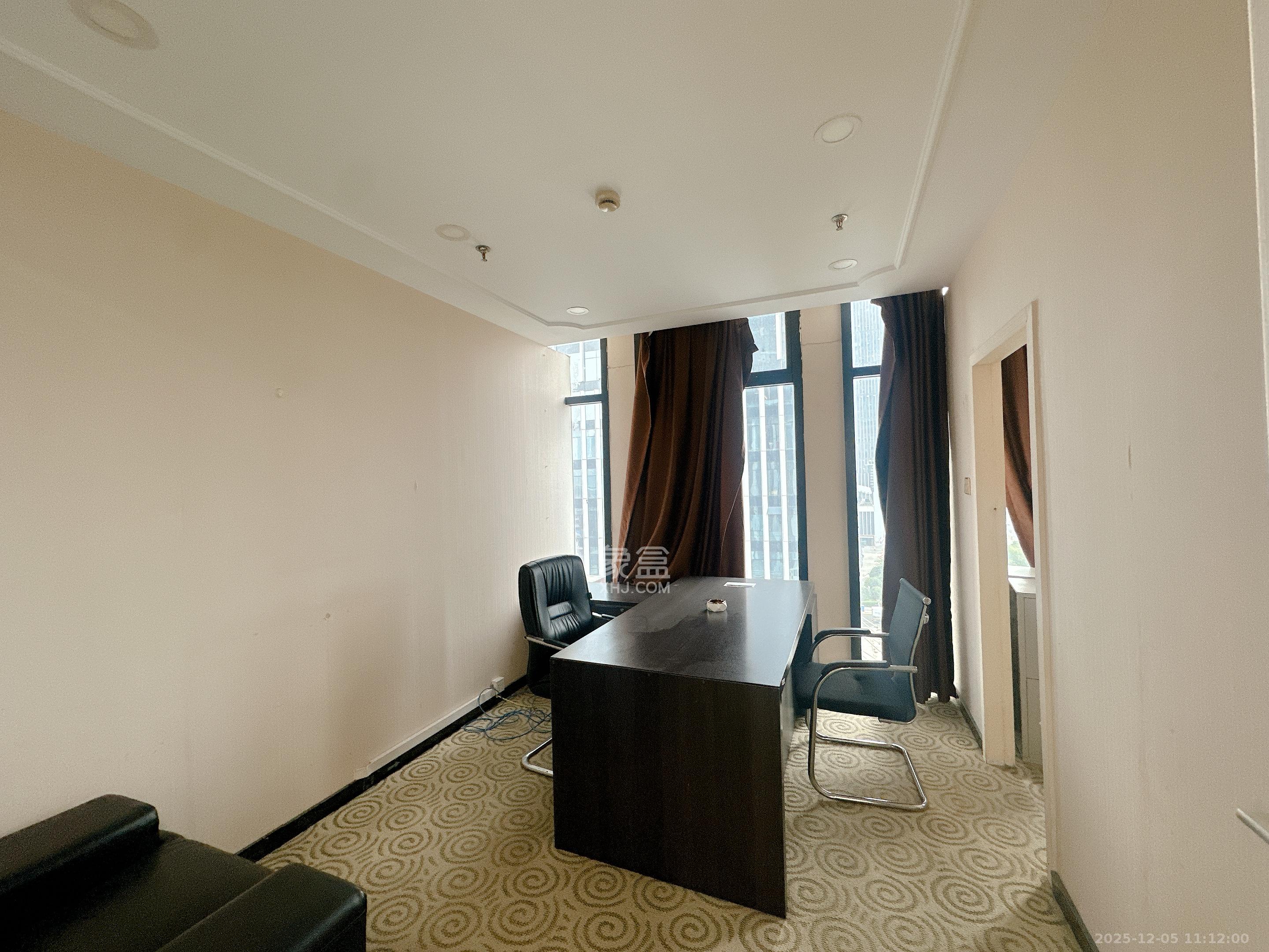 万达广场   248.0㎡      5800.0元/月室内图