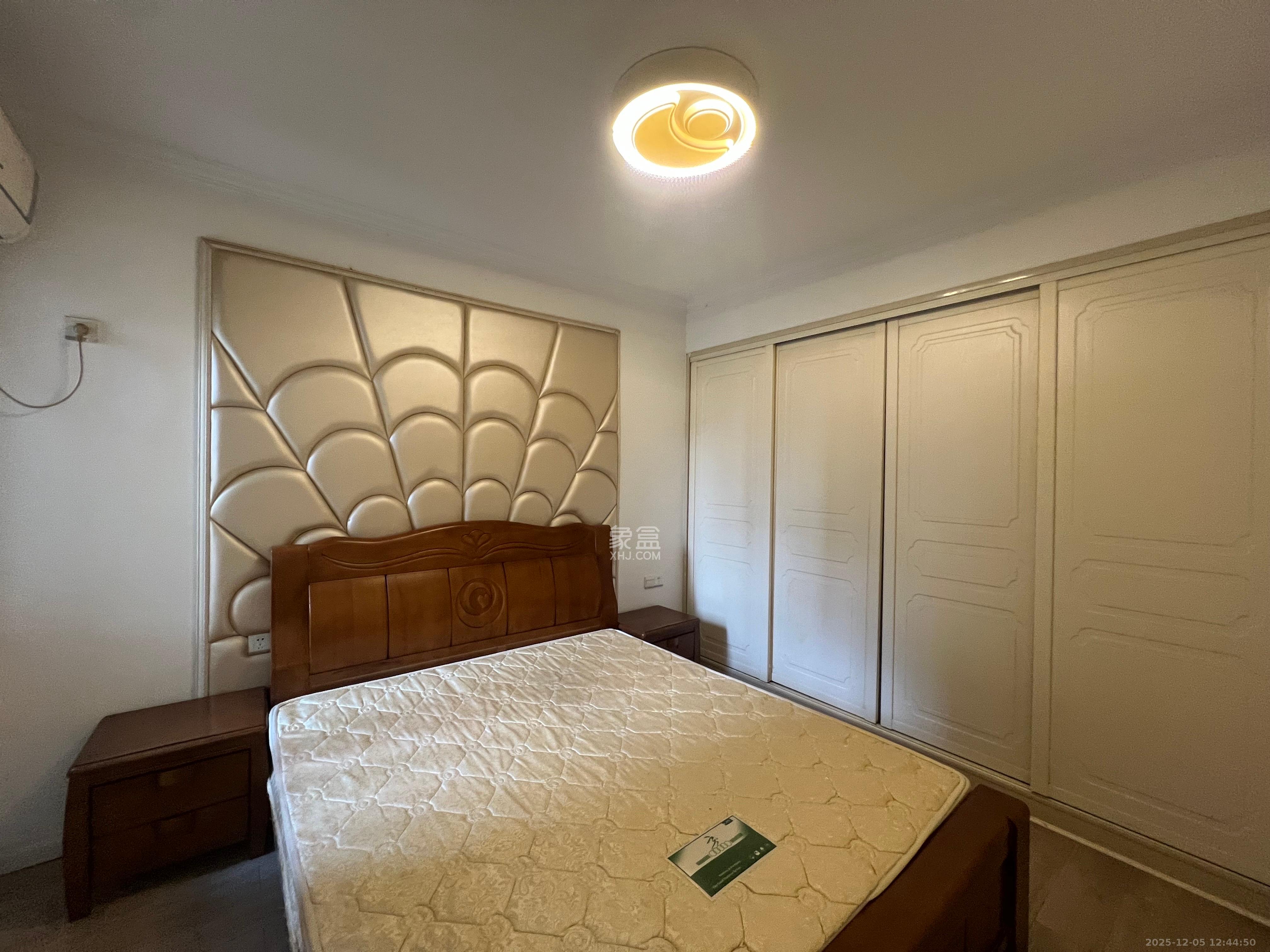 爵世名邸东湖(东湖壹号企业总部基地) 1室0厅0卫 2400.0元/月 爵世名邸东湖(东湖壹号企业总部基地) 1室0厅0卫 2400.0元/月室内图