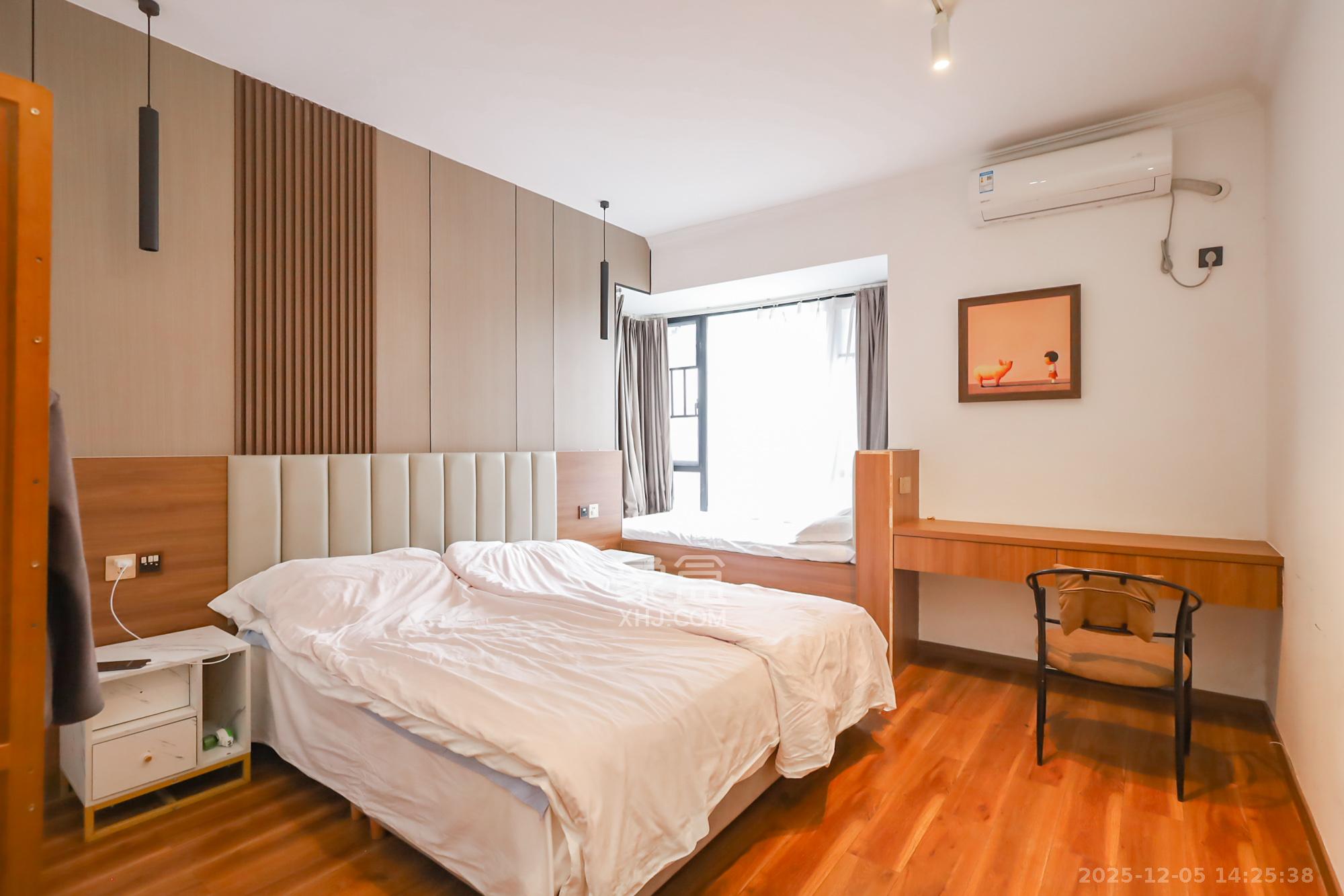 江岸景苑  2室2厅1卫    120.0万卧室